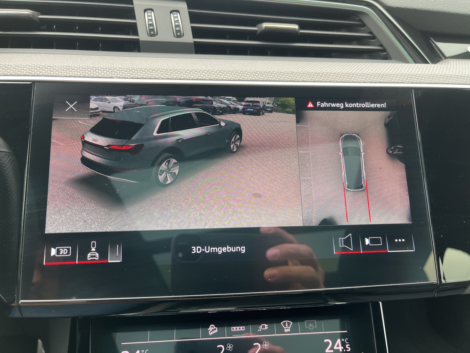 AUDI Q8 50 e-tron Black Edition quattro-image-14