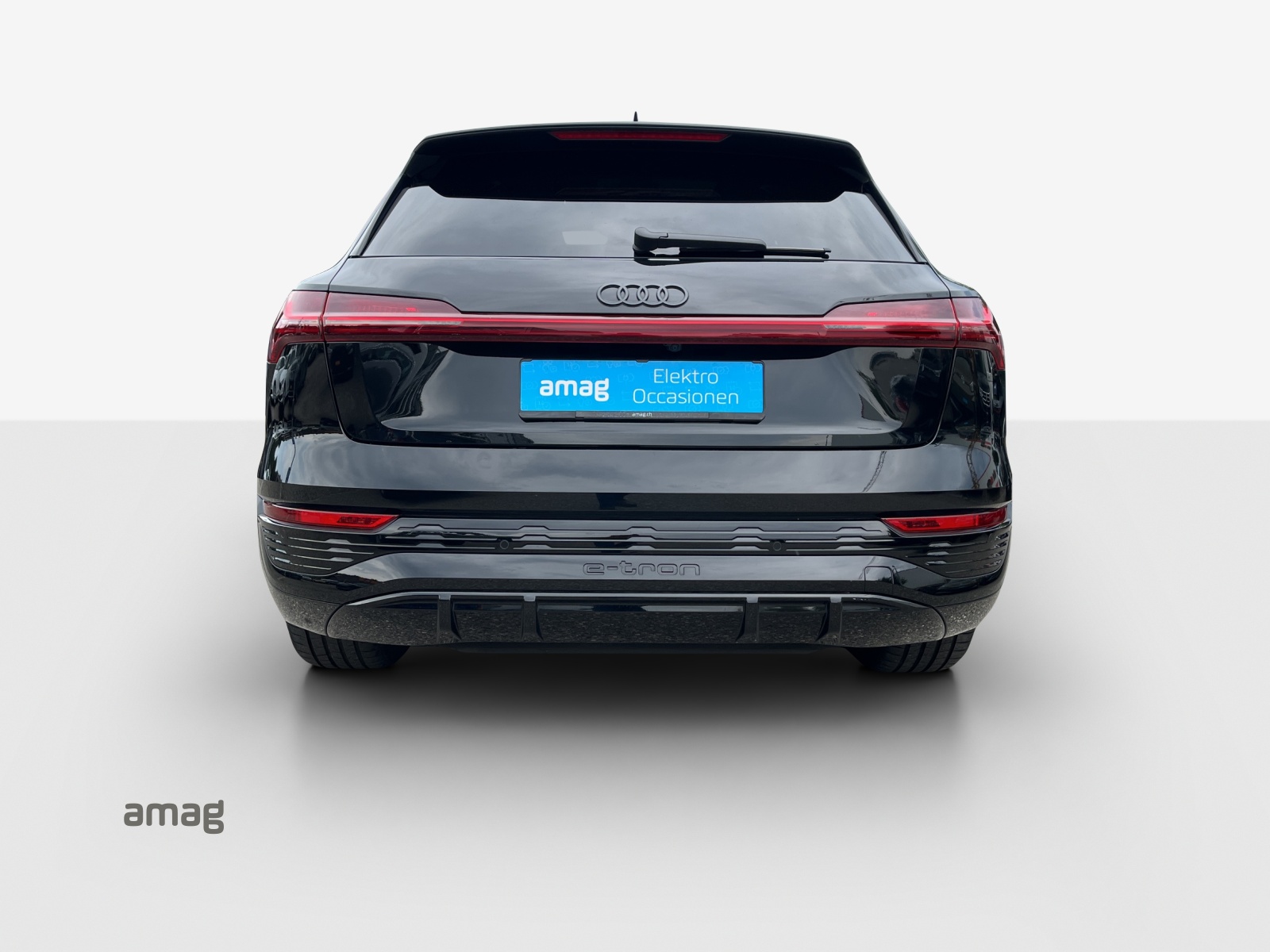 AUDI Q8 50 e-tron Black Edition quattro-image-3