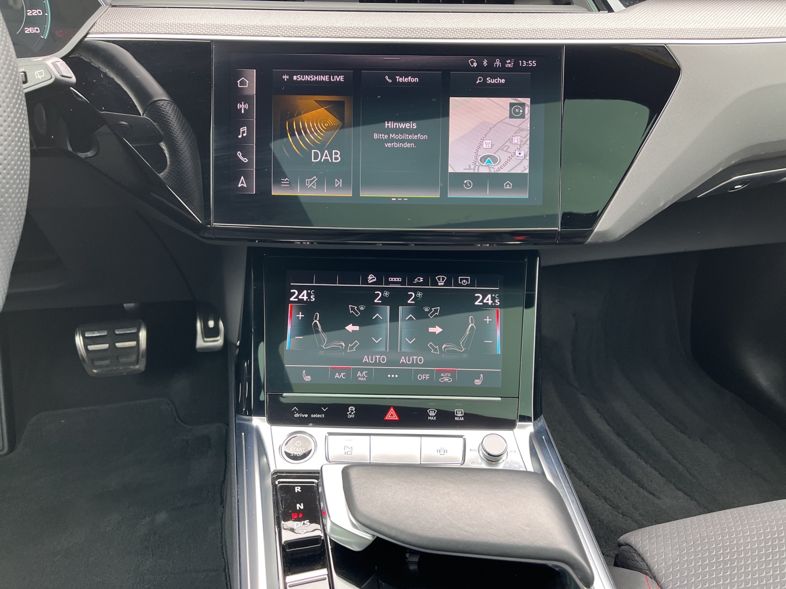 AUDI Q8 50 e-tron Black Edition quattro-image-10