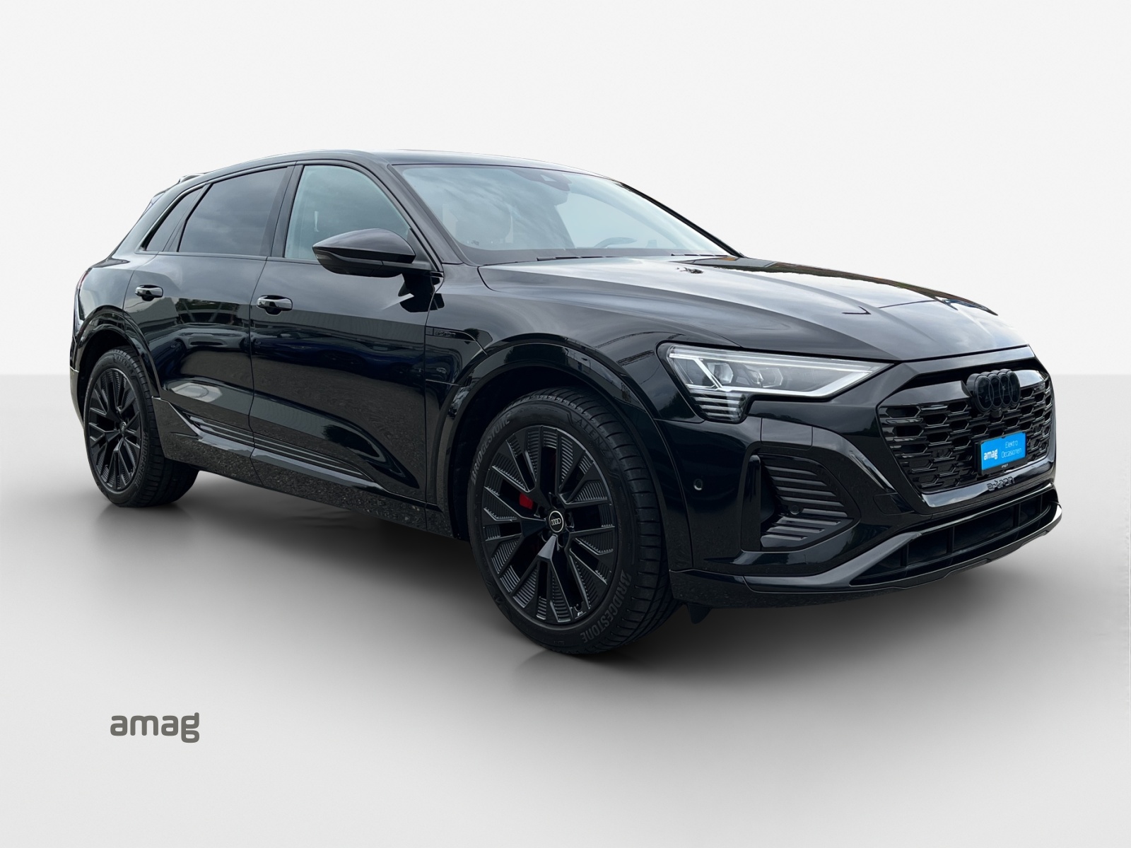 AUDI Q8 50 e-tron Black Edition quattro-image-5