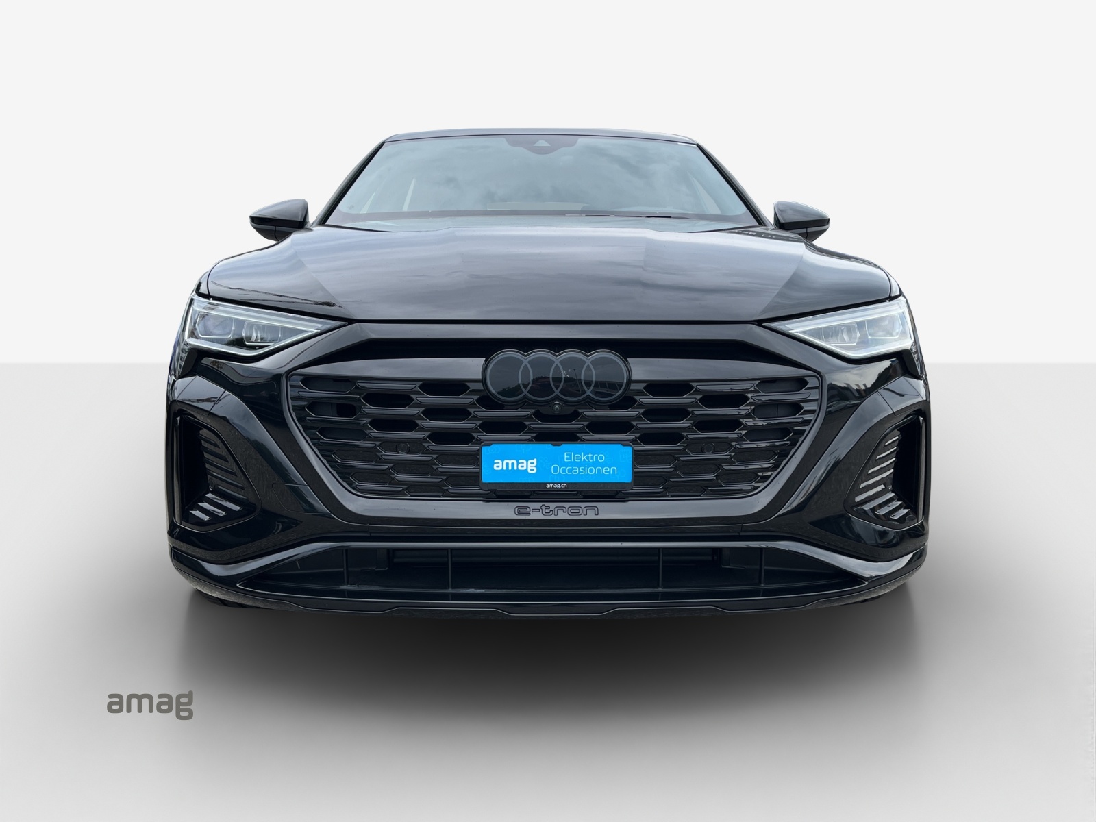 AUDI Q8 50 e-tron Black Edition quattro-image-6