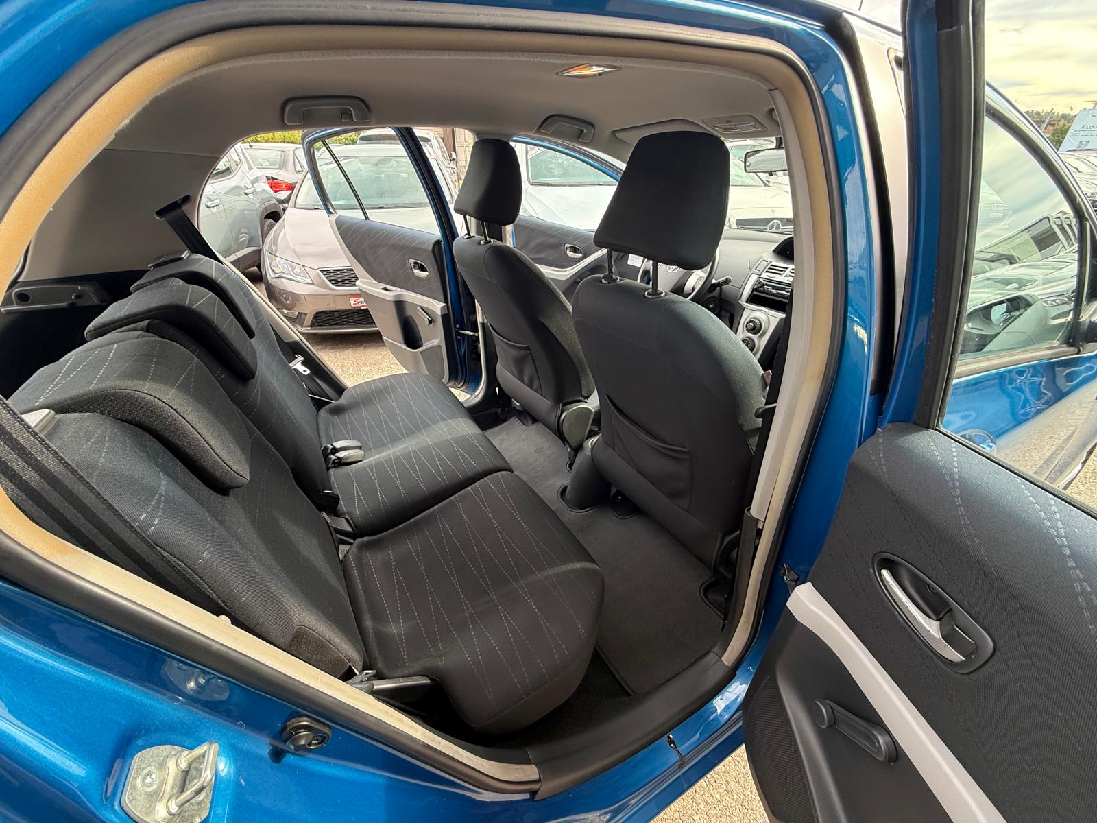 TOYOTA Yaris 1.4 D-4D Chic-image-9