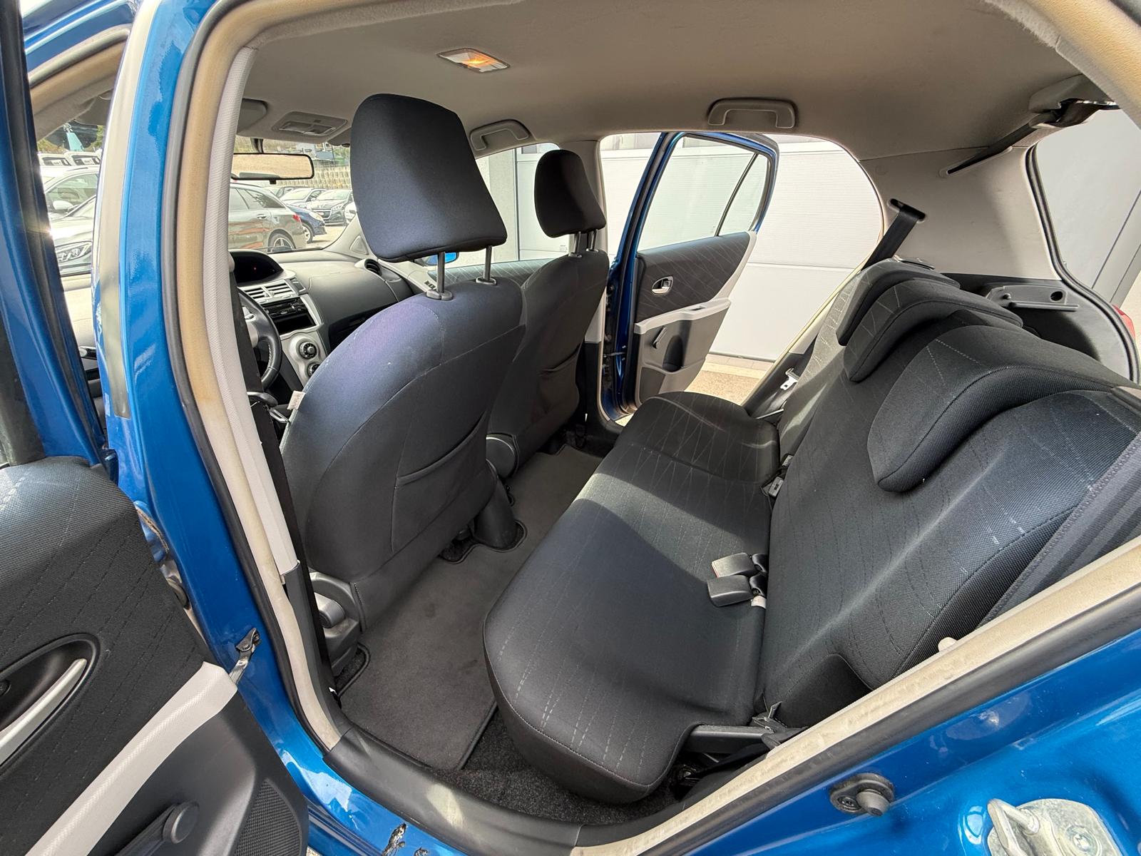 TOYOTA Yaris 1.4 D-4D Chic-image-8
