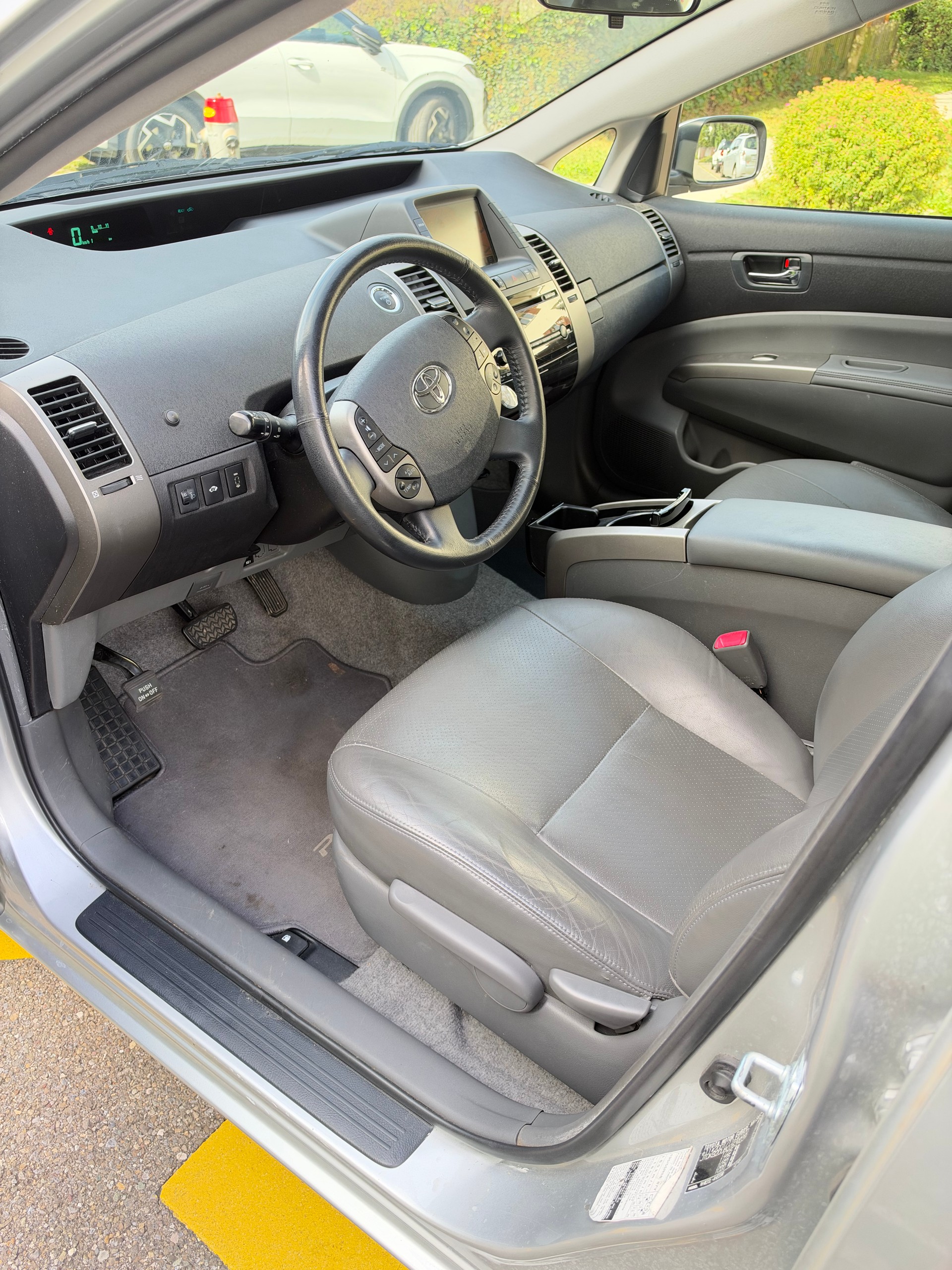 TOYOTA Prius 1.5 16V Hybrid/ FRISCH AB MFK 17. 09. 2026. & SERVICE / RÜCKFAHRTKAMERA / NAVI/ KEYLESS / BLUETOOTH-image-10