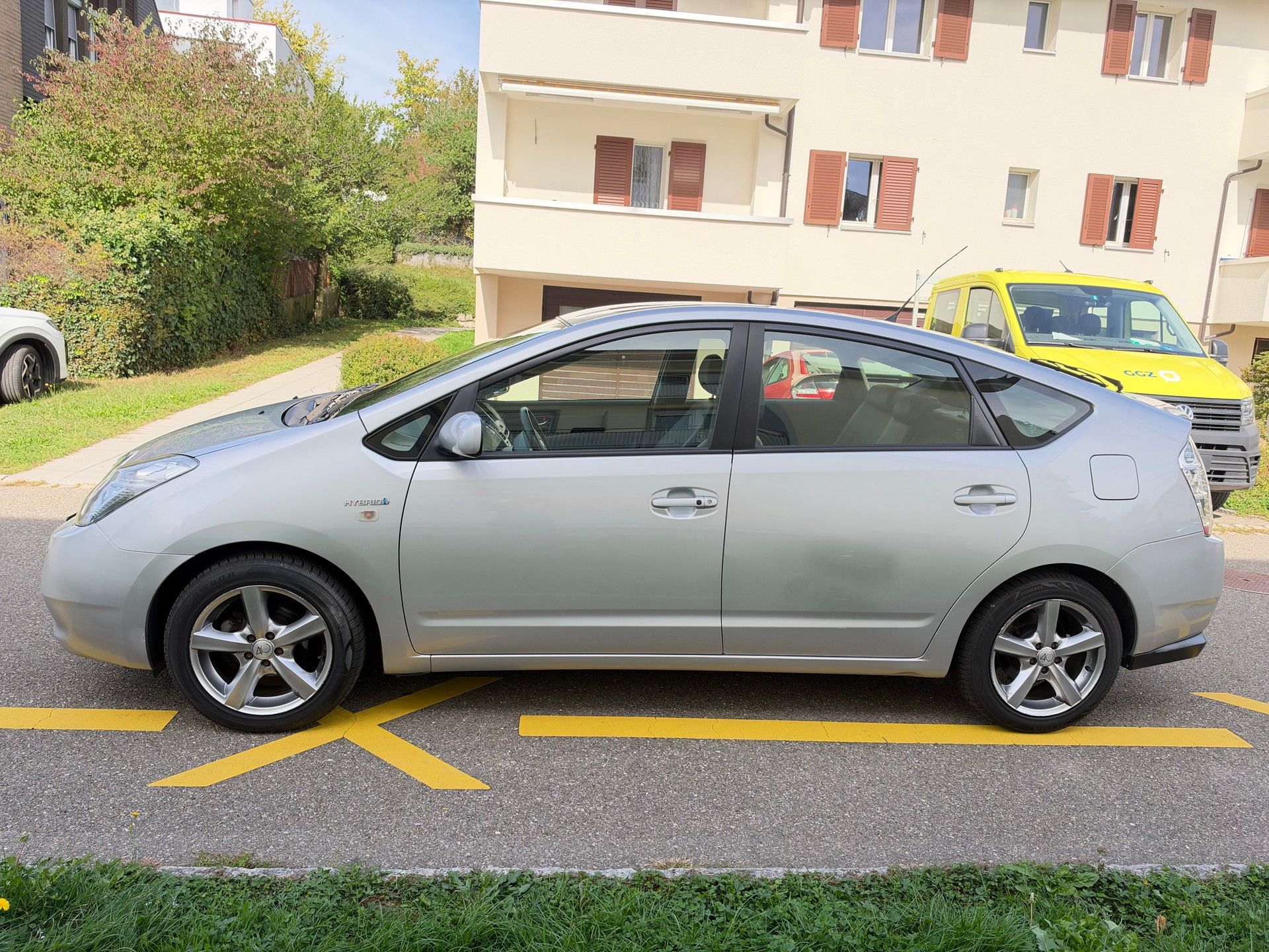 TOYOTA Prius 1.5 16V Hybrid/ FRISCH AB MFK 17. 09. 2026. & SERVICE / RÜCKFAHRTKAMERA / NAVI/ KEYLESS / BLUETOOTH-image-2