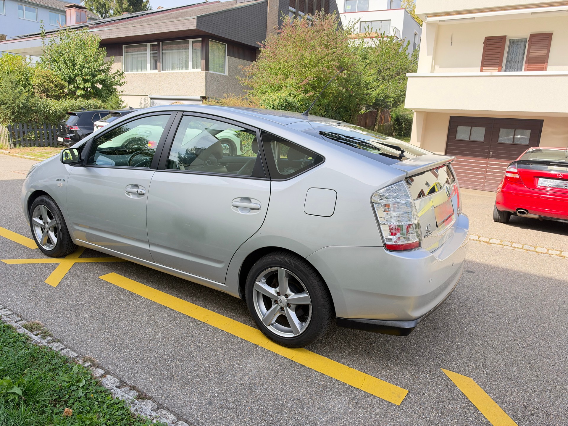 TOYOTA Prius 1.5 16V Hybrid/ FRISCH AB MFK 17. 09. 2026. & SERVICE / RÜCKFAHRTKAMERA / NAVI/ KEYLESS / BLUETOOTH-image-3