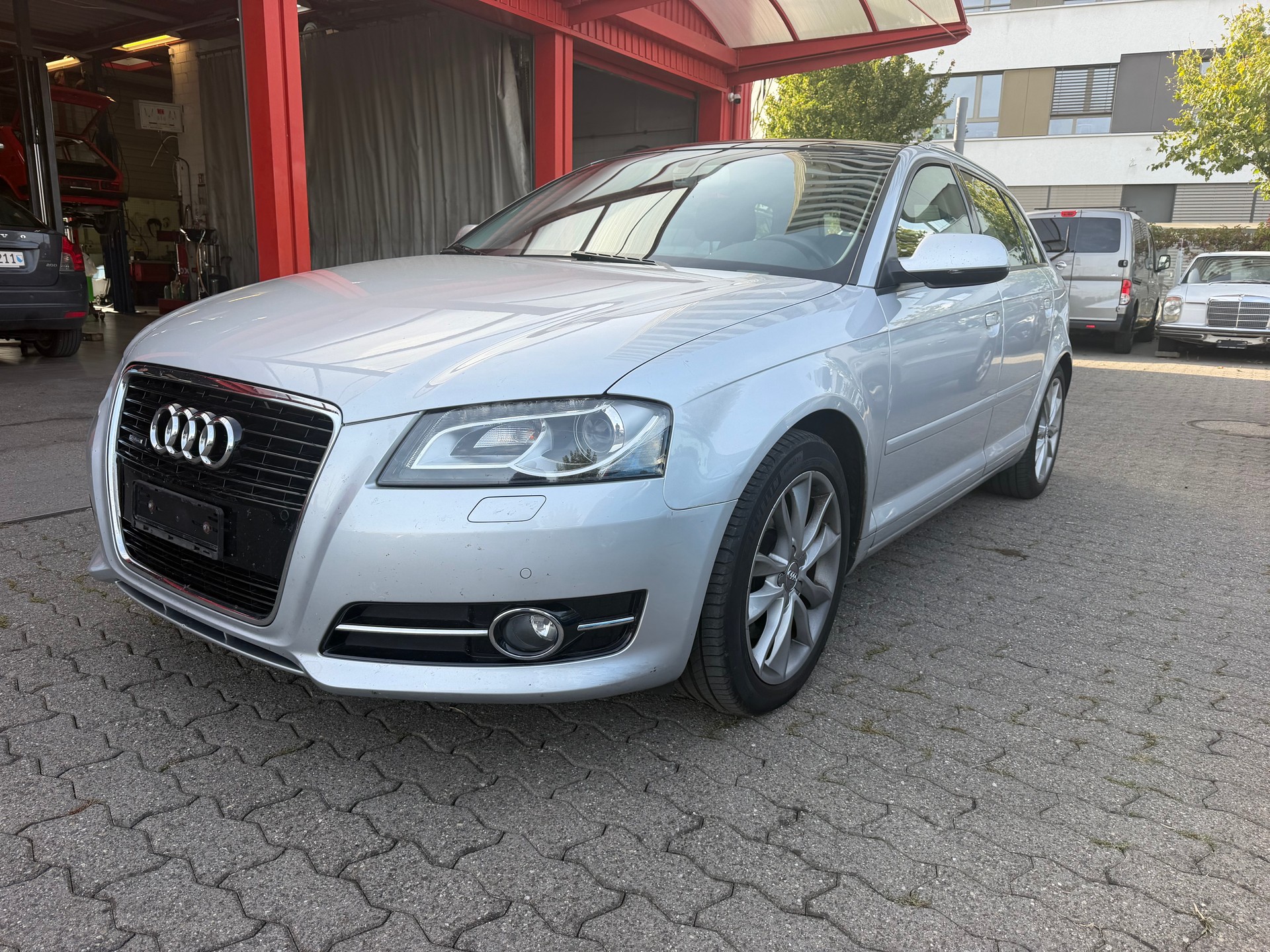AUDI A3 Sportback 2.0 TFSI Ambition quattro S-tronic-image-0
