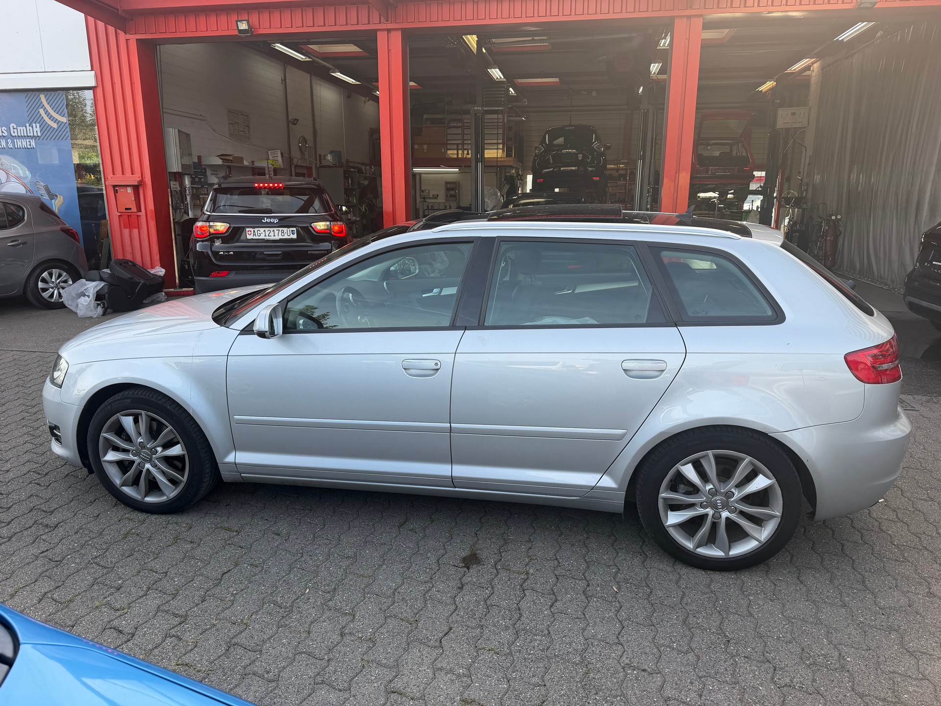 AUDI A3 Sportback 2.0 TFSI Ambition quattro S-tronic-image-10
