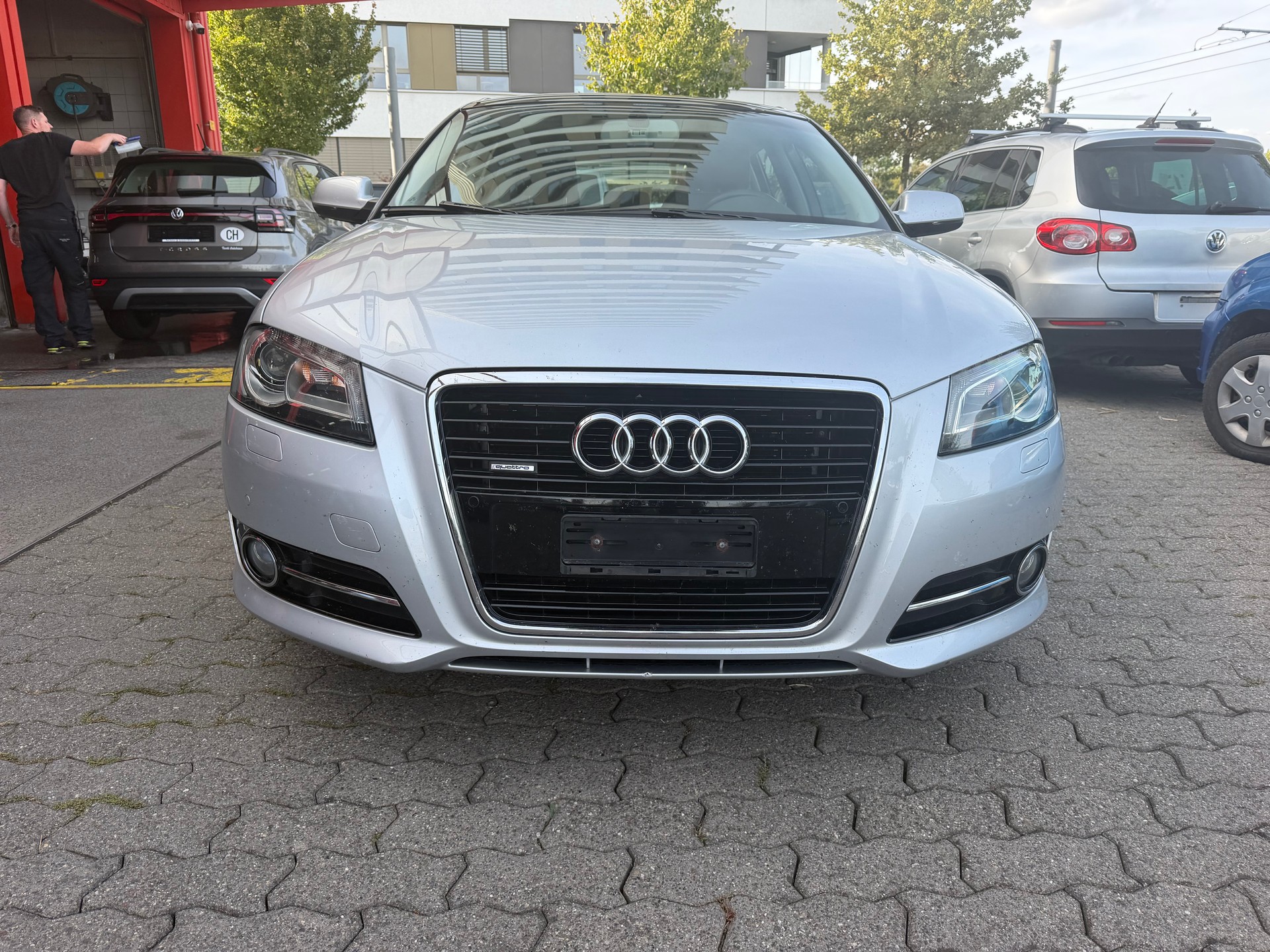AUDI A3 Sportback 2.0 TFSI Ambition quattro S-tronic-image-2