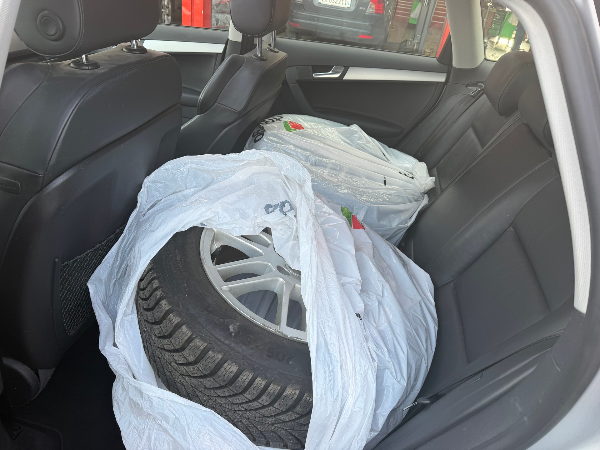 AUDI A3 Sportback 2.0 TFSI Ambition quattro S-tronic-image-8