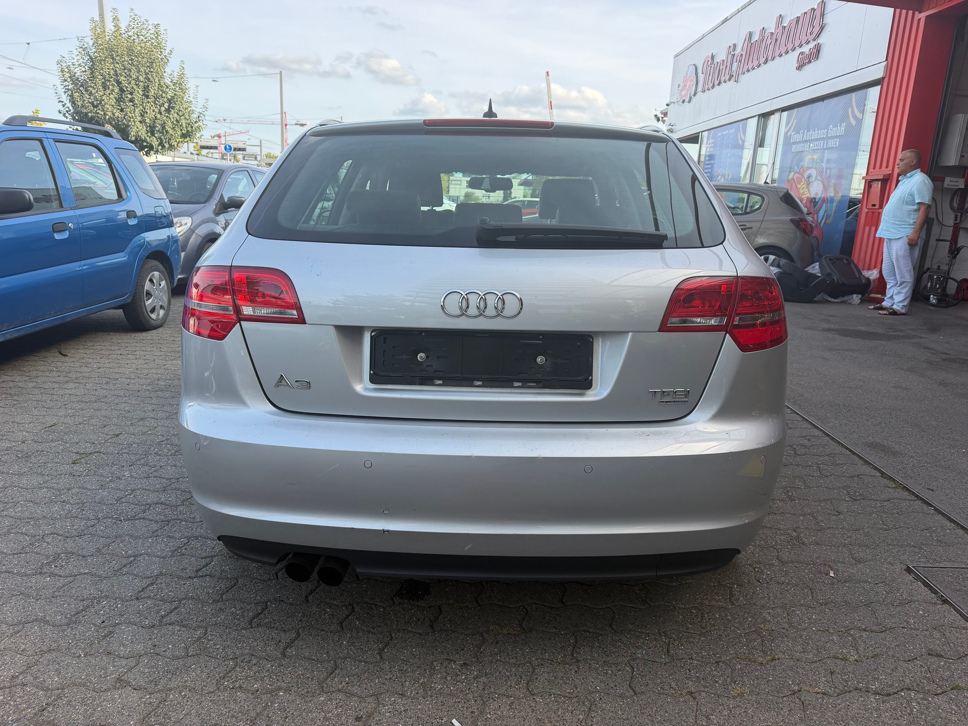 AUDI A3 Sportback 2.0 TFSI Ambition quattro S-tronic-image-4