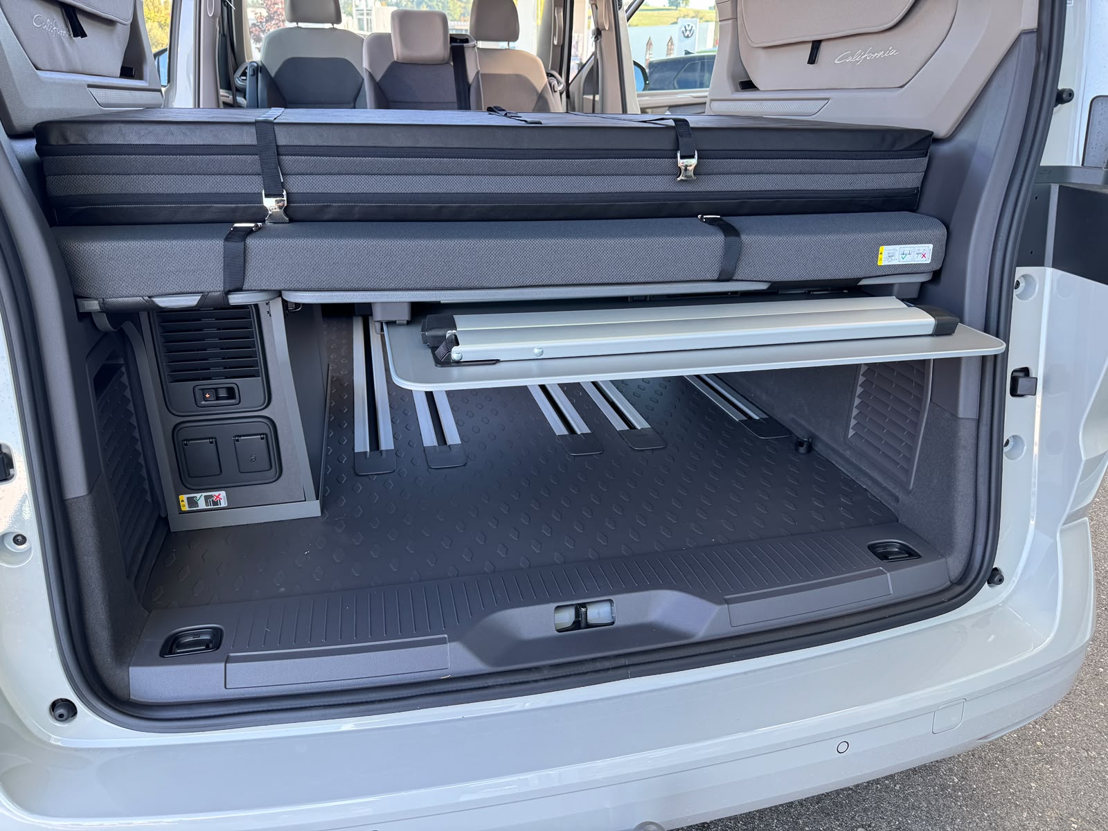 VW California eHybrid Beach Tour Liberty 4Motion / 4x4 mit 5-Sitzplätzen / Faceliftmodell 2027-image-9