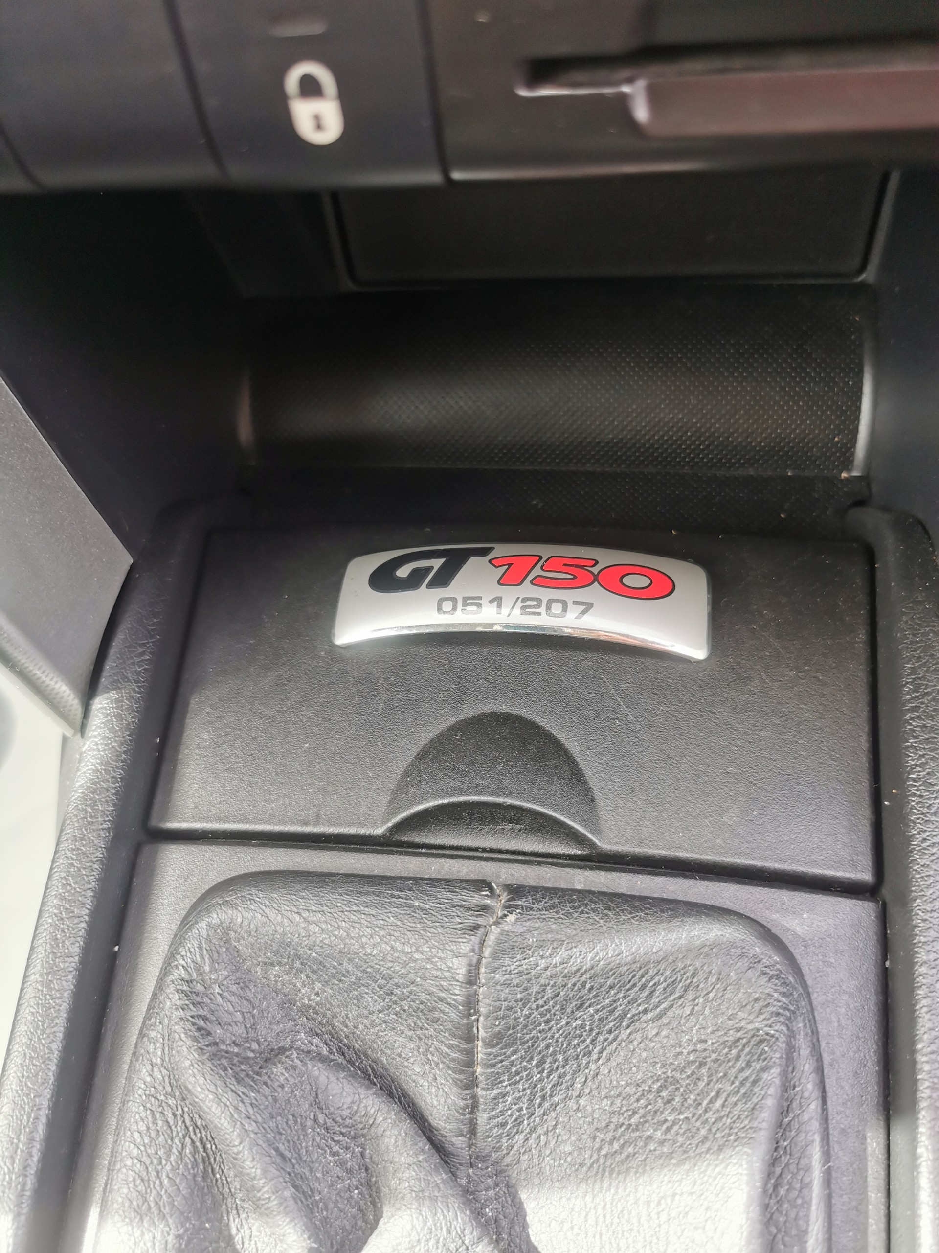 PEUGEOT 207 1.6 16V Turbo GT 150-image-12