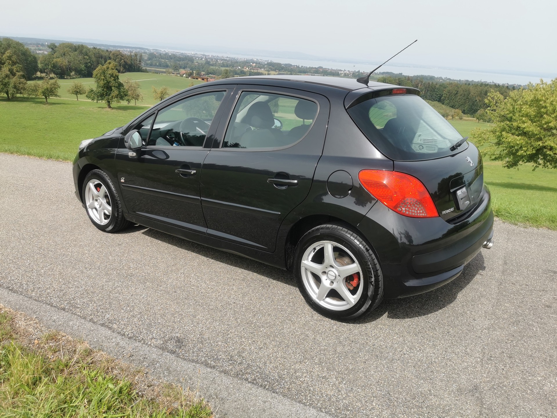 PEUGEOT 207 1.6 16V Turbo GT 150-image-2