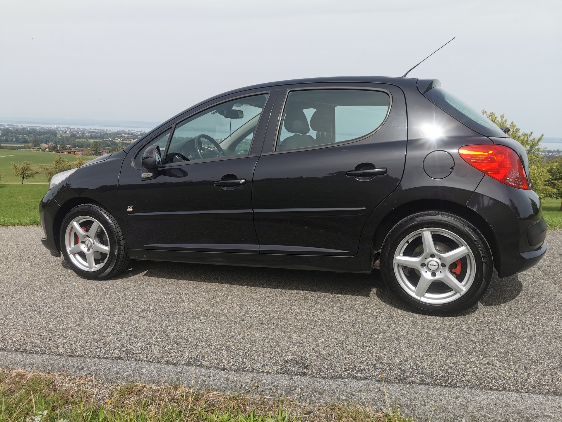 PEUGEOT 207 1.6 16V Turbo GT 150-image-13