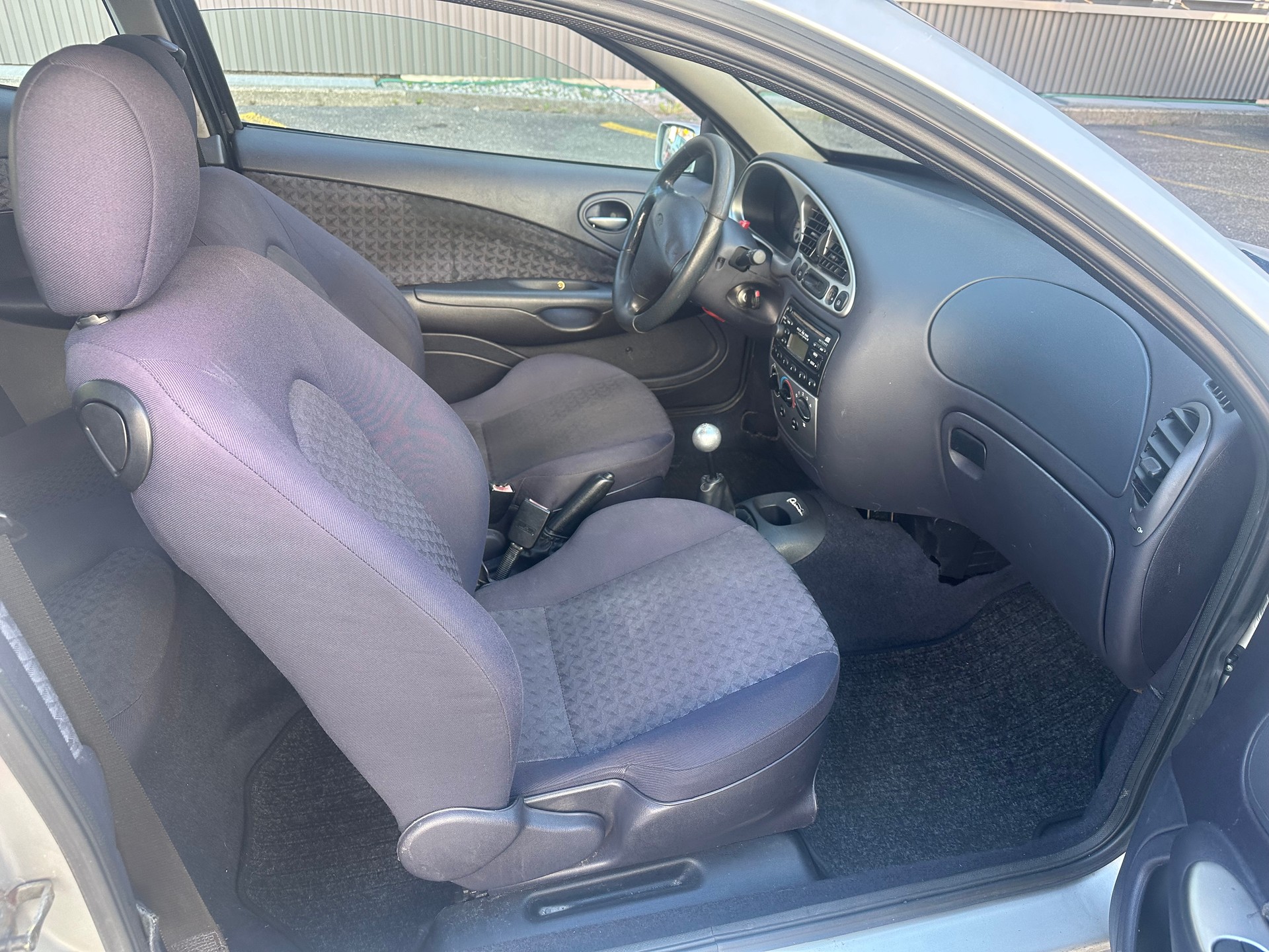 FORD Puma 1.4i 16V-image-8