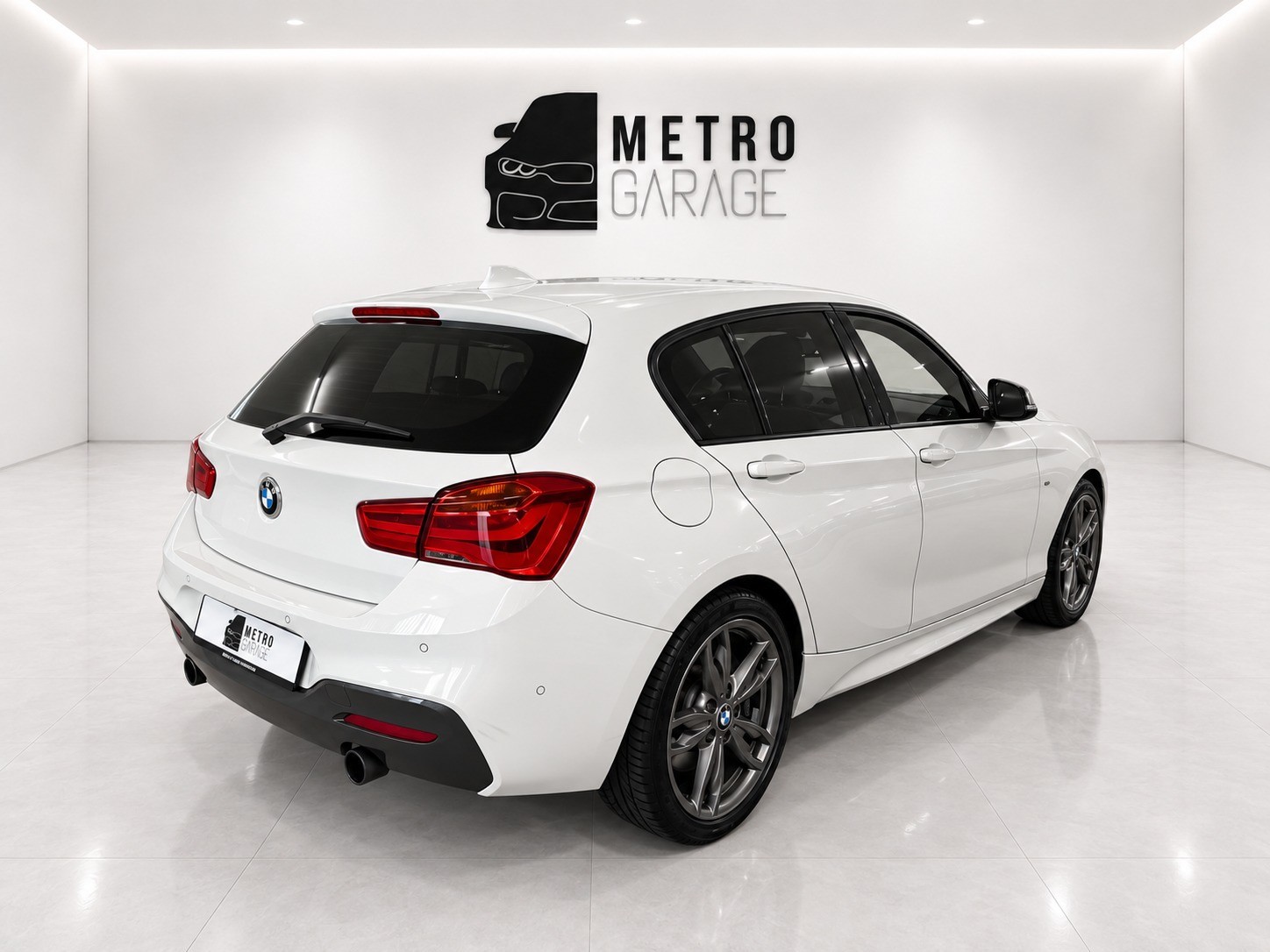 BMW M135i xDrive Steptronic-image-4