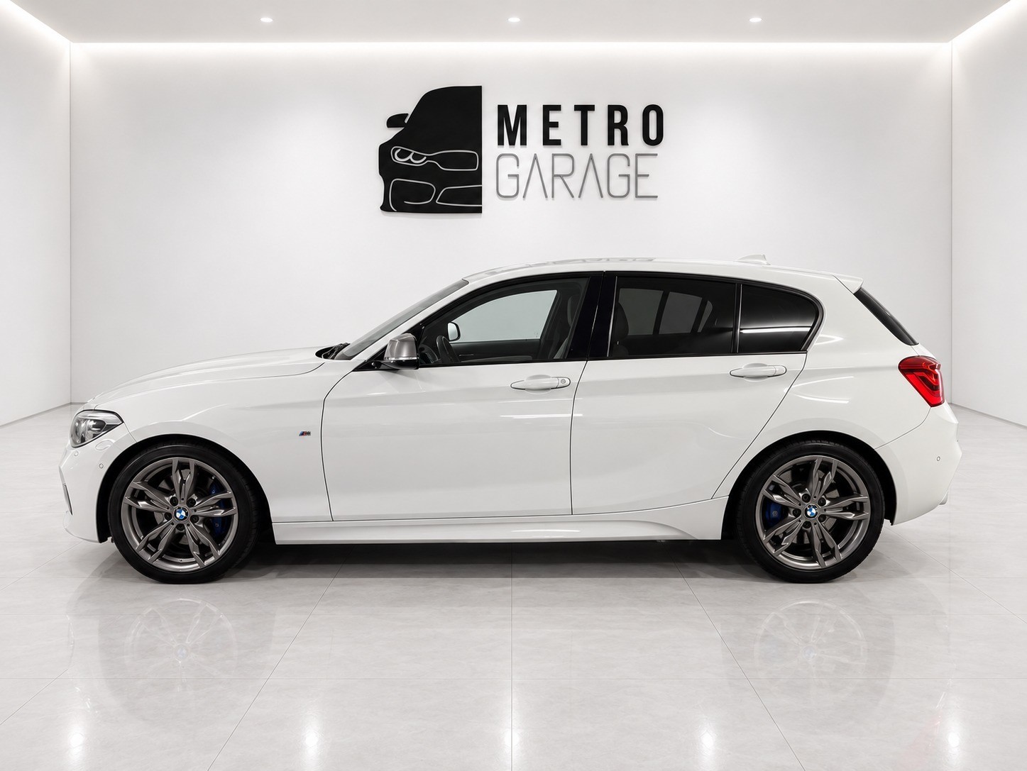 BMW M135i xDrive Steptronic-image-1