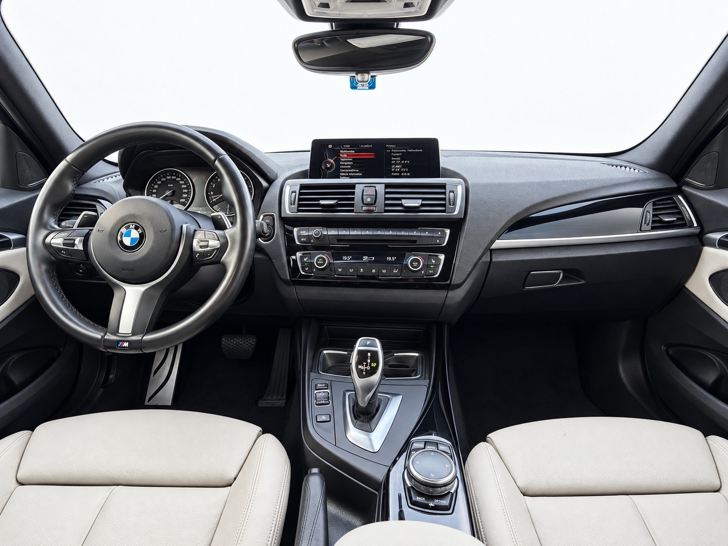 BMW M135i xDrive Steptronic-image-14