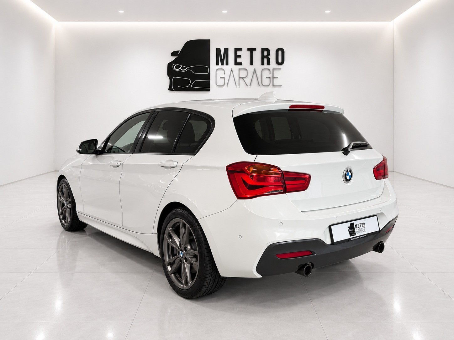BMW M135i xDrive Steptronic-image-2