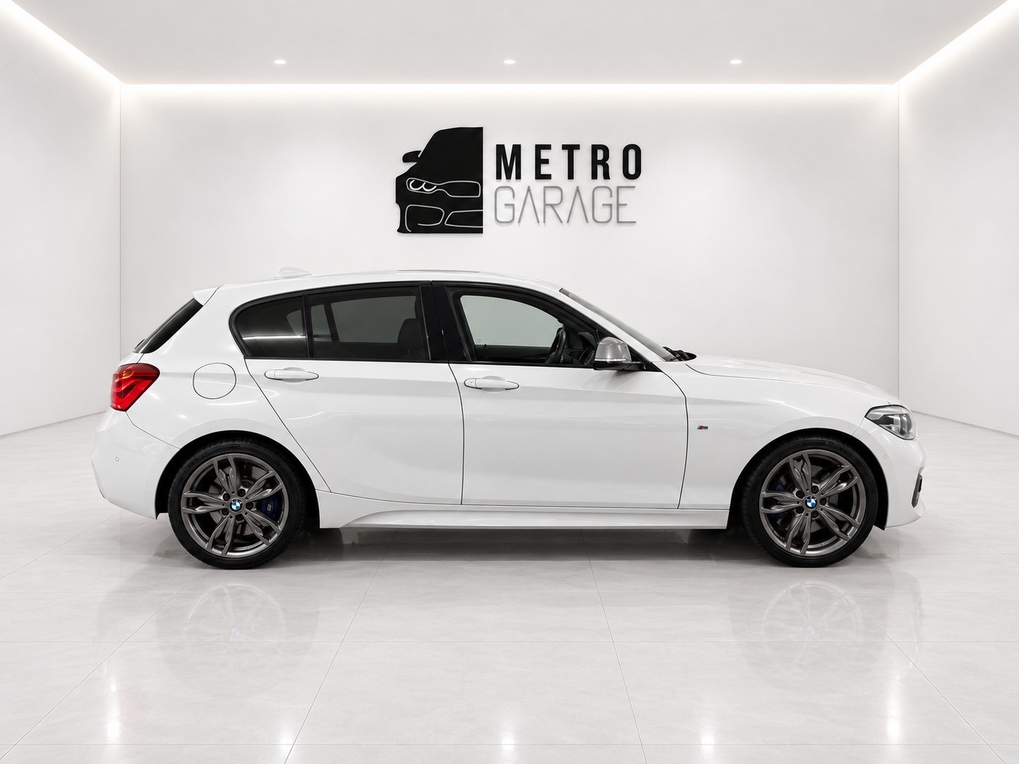 BMW M135i xDrive Steptronic-image-5