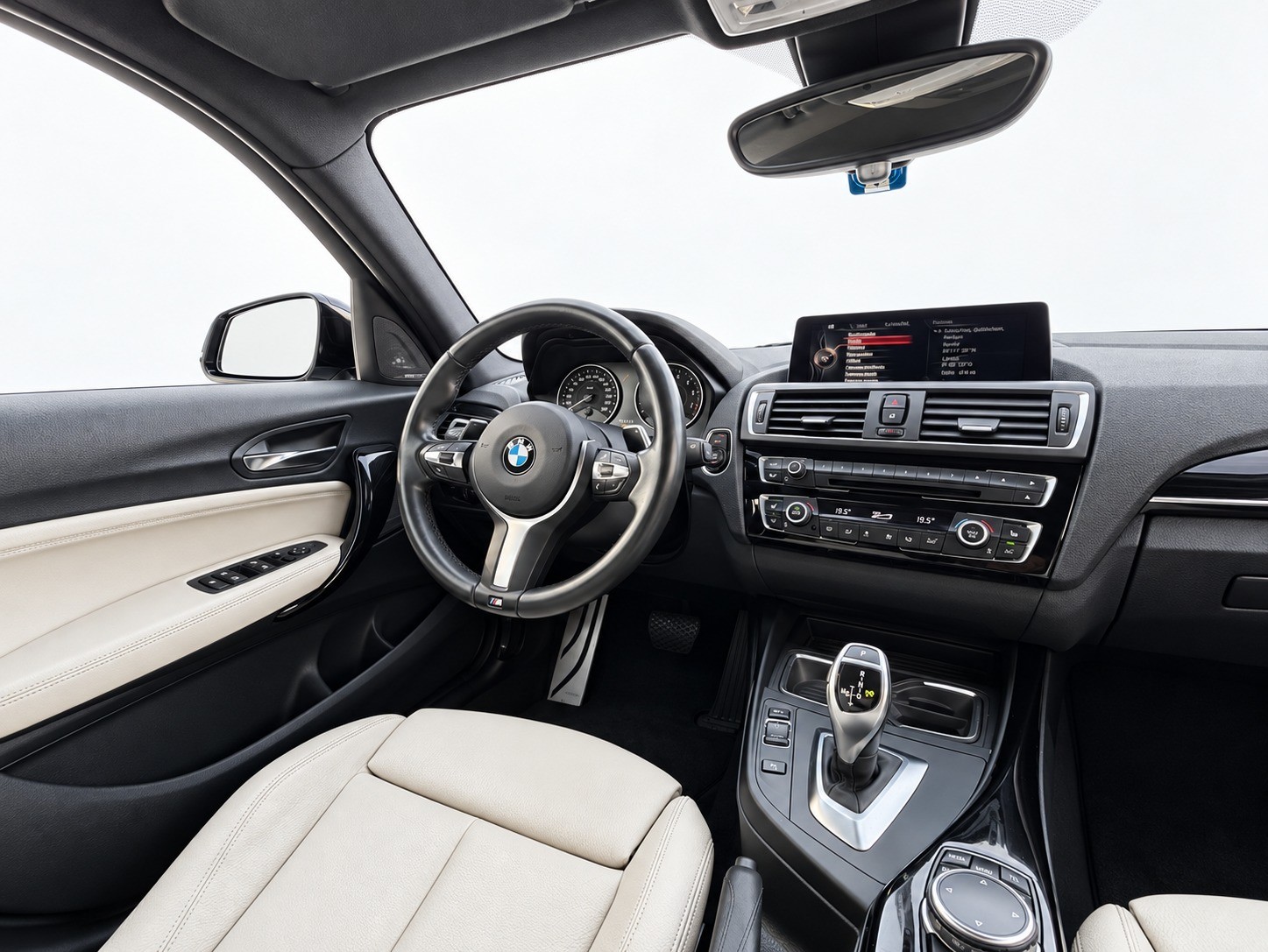 BMW M135i xDrive Steptronic-image-13