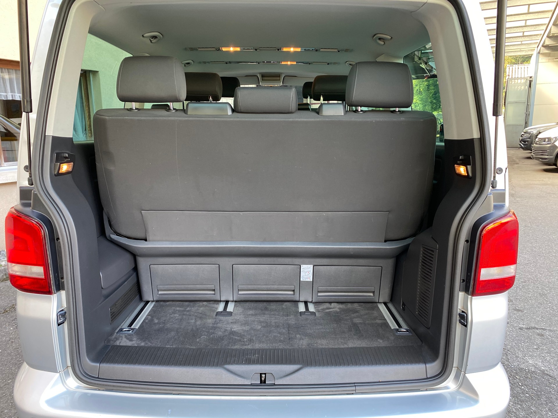 VW T5 Multivan 2.0 TDI CR Spezial 4Motion-image-7