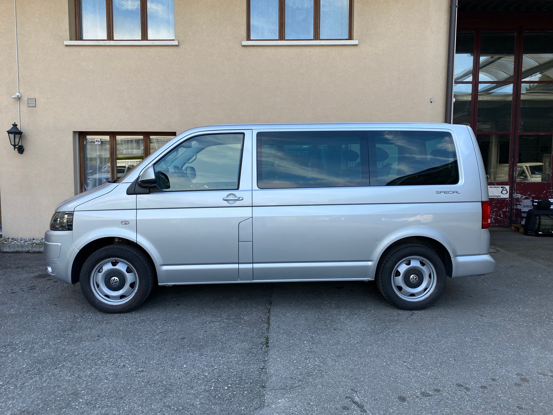VW T5 Multivan 2.0 TDI CR Spezial 4Motion-image-9