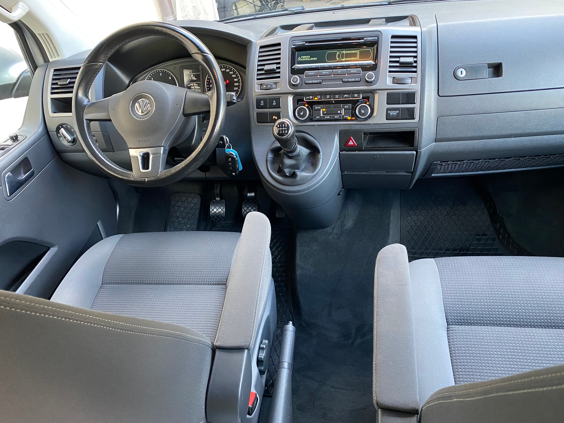 VW T5 Multivan 2.0 TDI CR Spezial 4Motion-image-4