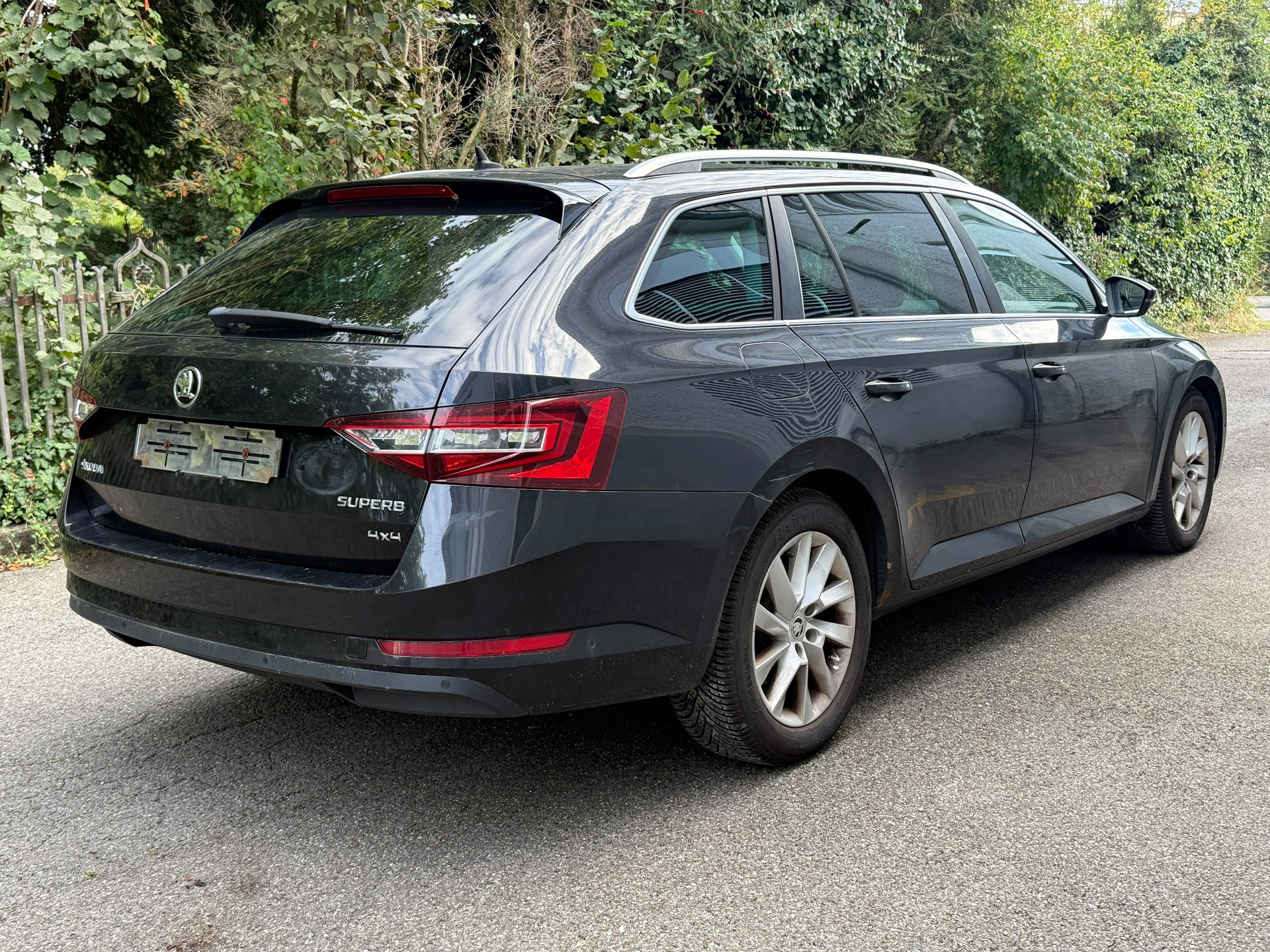 SKODA Superb Combi 2.0 TDi Ambition 4x4 DSG-image-2