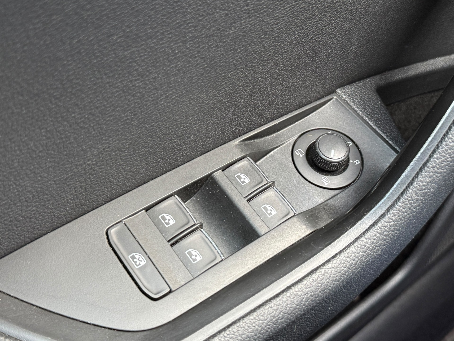 SKODA Superb Combi 2.0 TDi Ambition 4x4 DSG-image-13
