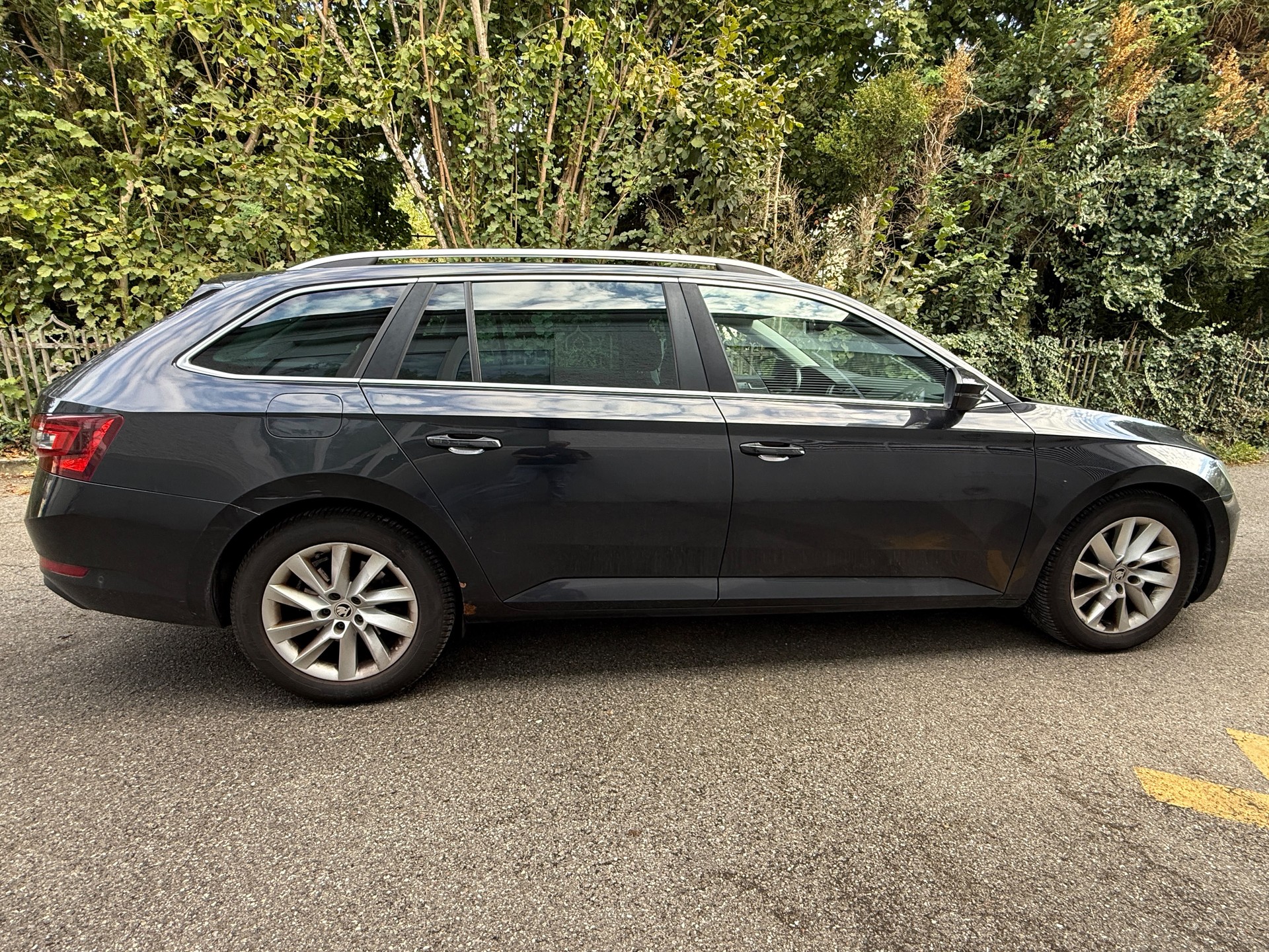 SKODA Superb Combi 2.0 TDi Ambition 4x4 DSG-image-1