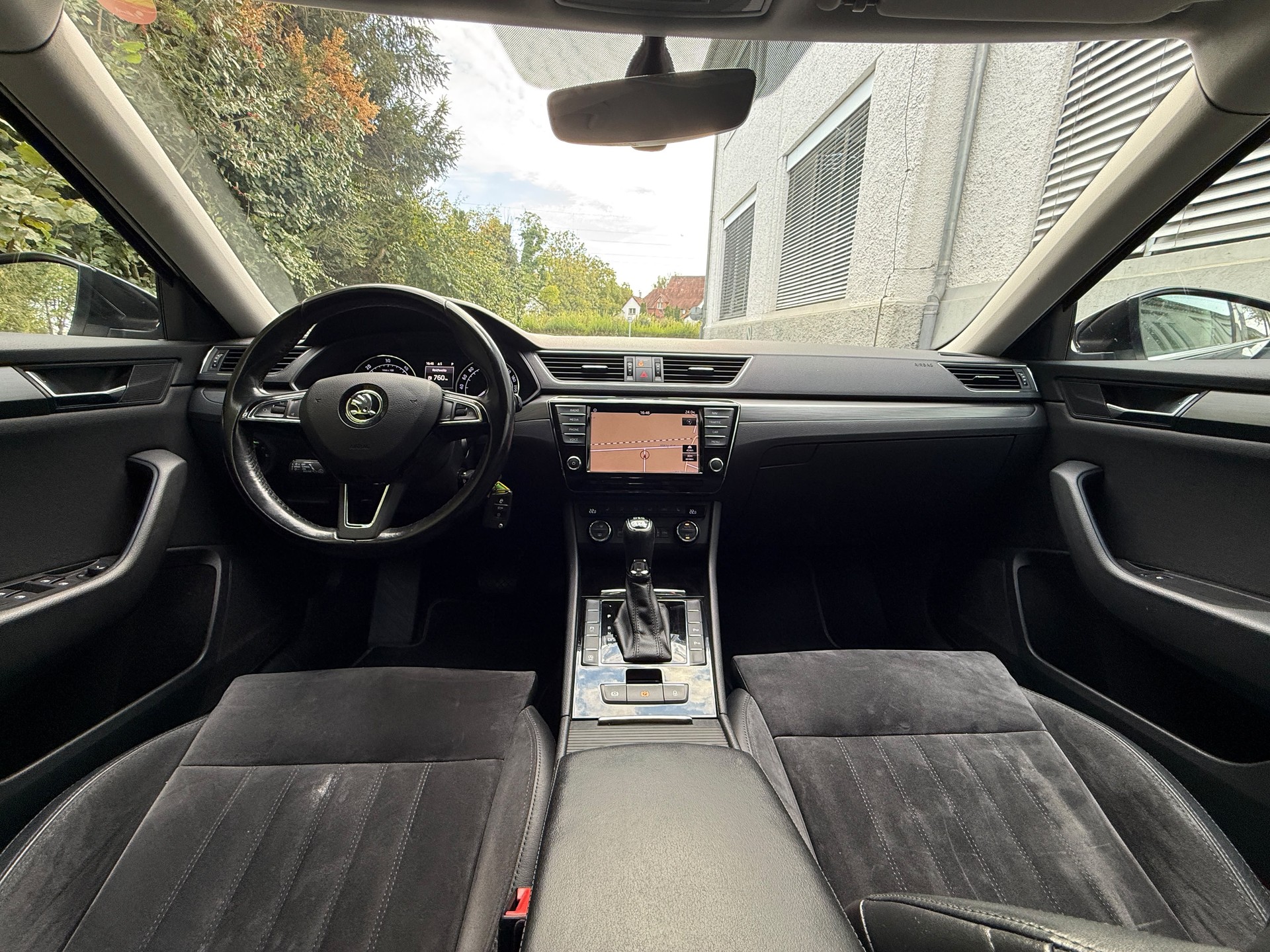 SKODA Superb Combi 2.0 TDi Ambition 4x4 DSG-image-10