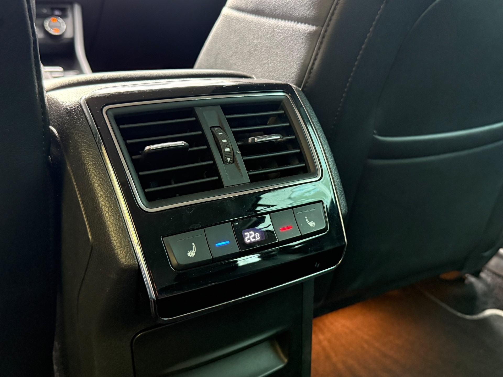 SKODA Superb Combi 2.0 TDi Ambition 4x4 DSG-image-15