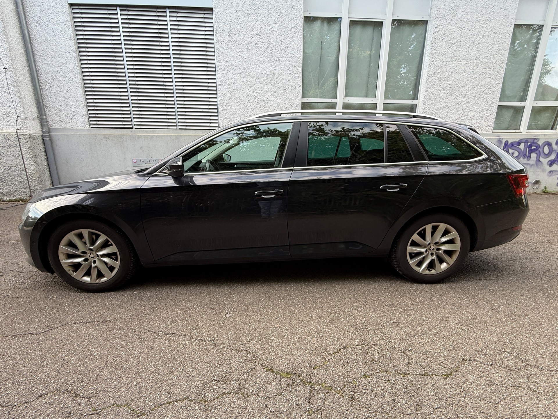 SKODA Superb Combi 2.0 TDi Ambition 4x4 DSG-image-5