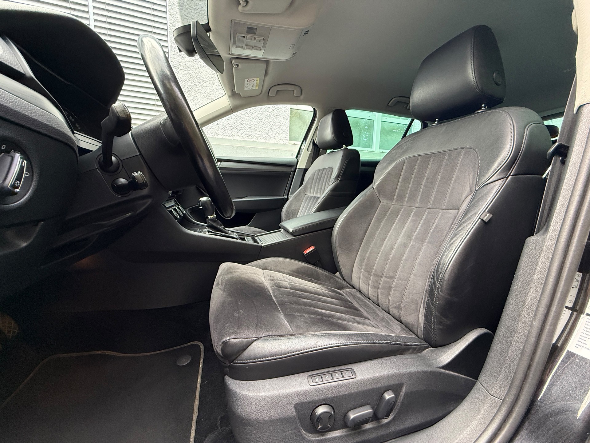 SKODA Superb Combi 2.0 TDi Ambition 4x4 DSG-image-8