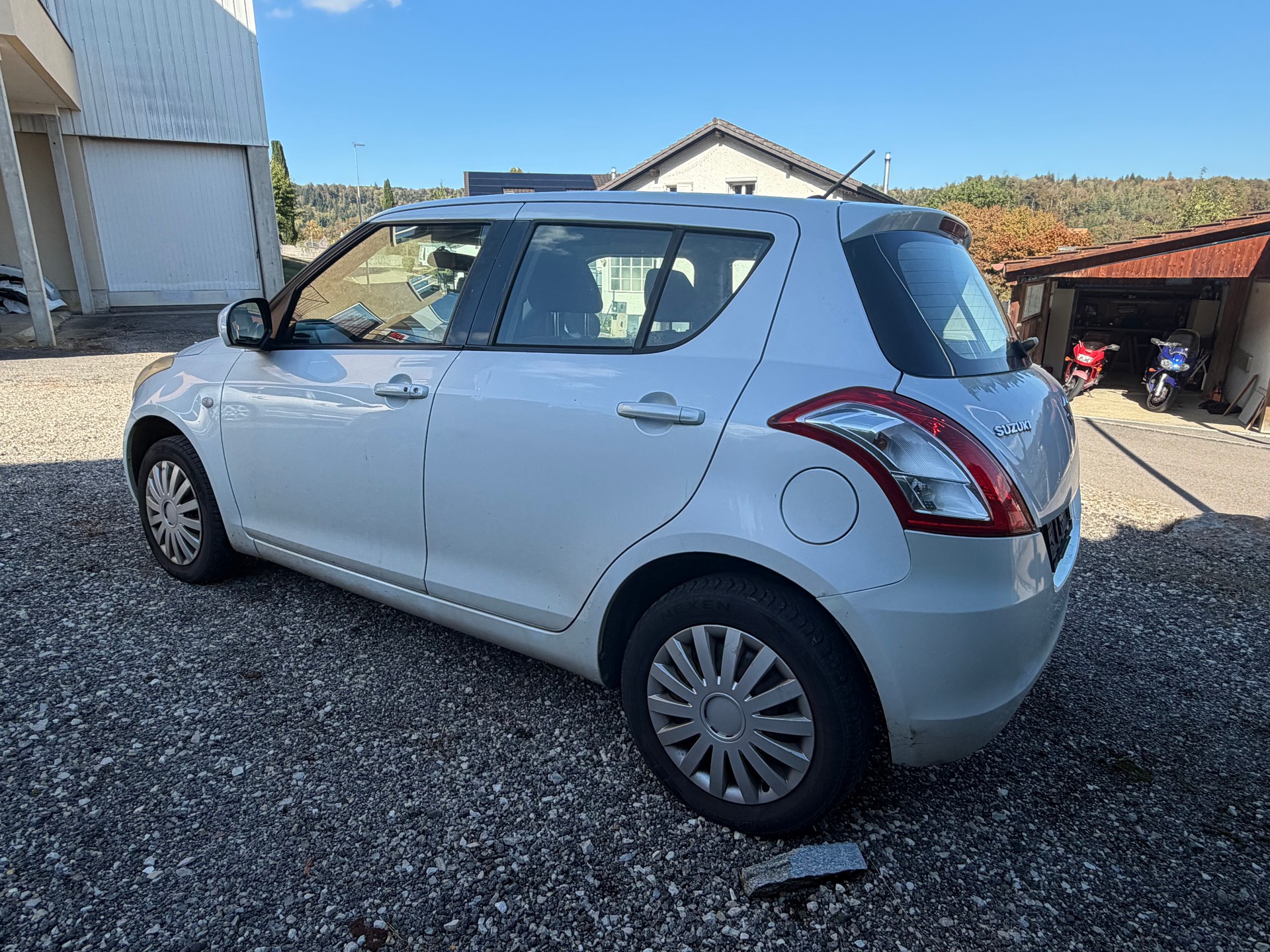 SUZUKI Swift 1.2i 16V GL Top 4x4-image-2