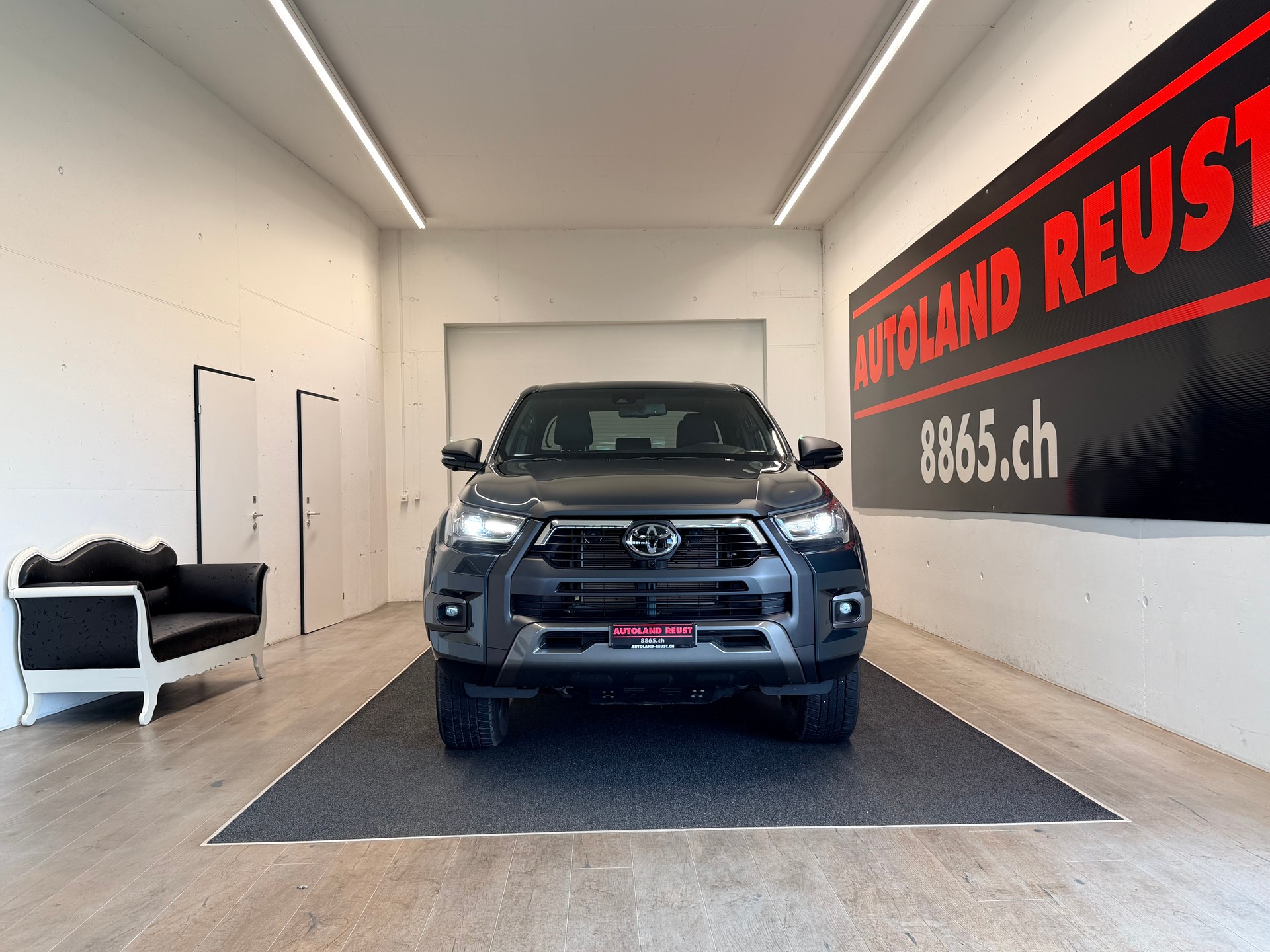 TOYOTA Hilux 2.8d MHEV Invincible Double Cab 4x4-image-1