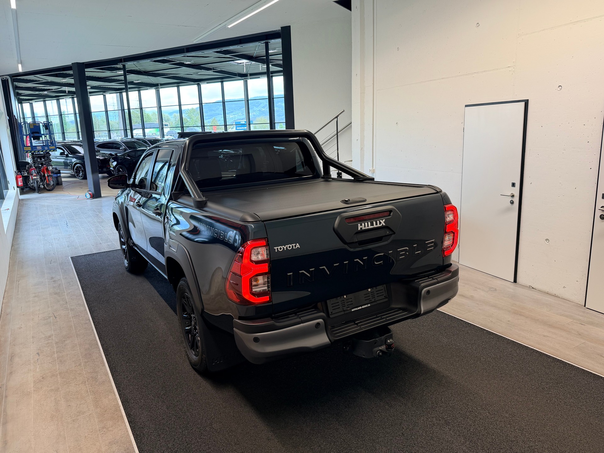 TOYOTA Hilux 2.8d MHEV Invincible Double Cab 4x4-image-9