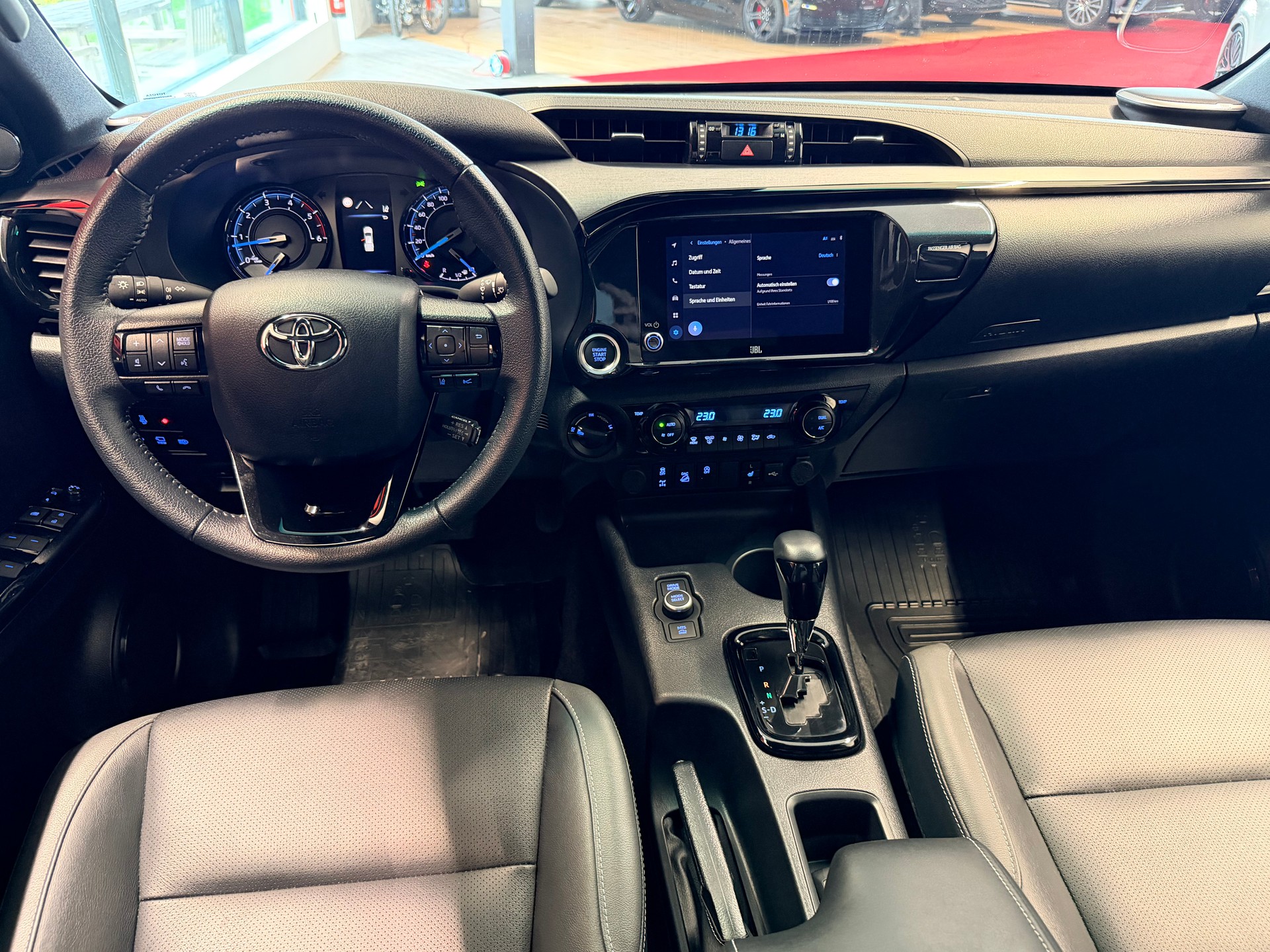 TOYOTA Hilux 2.8d MHEV Invincible Double Cab 4x4-image-17