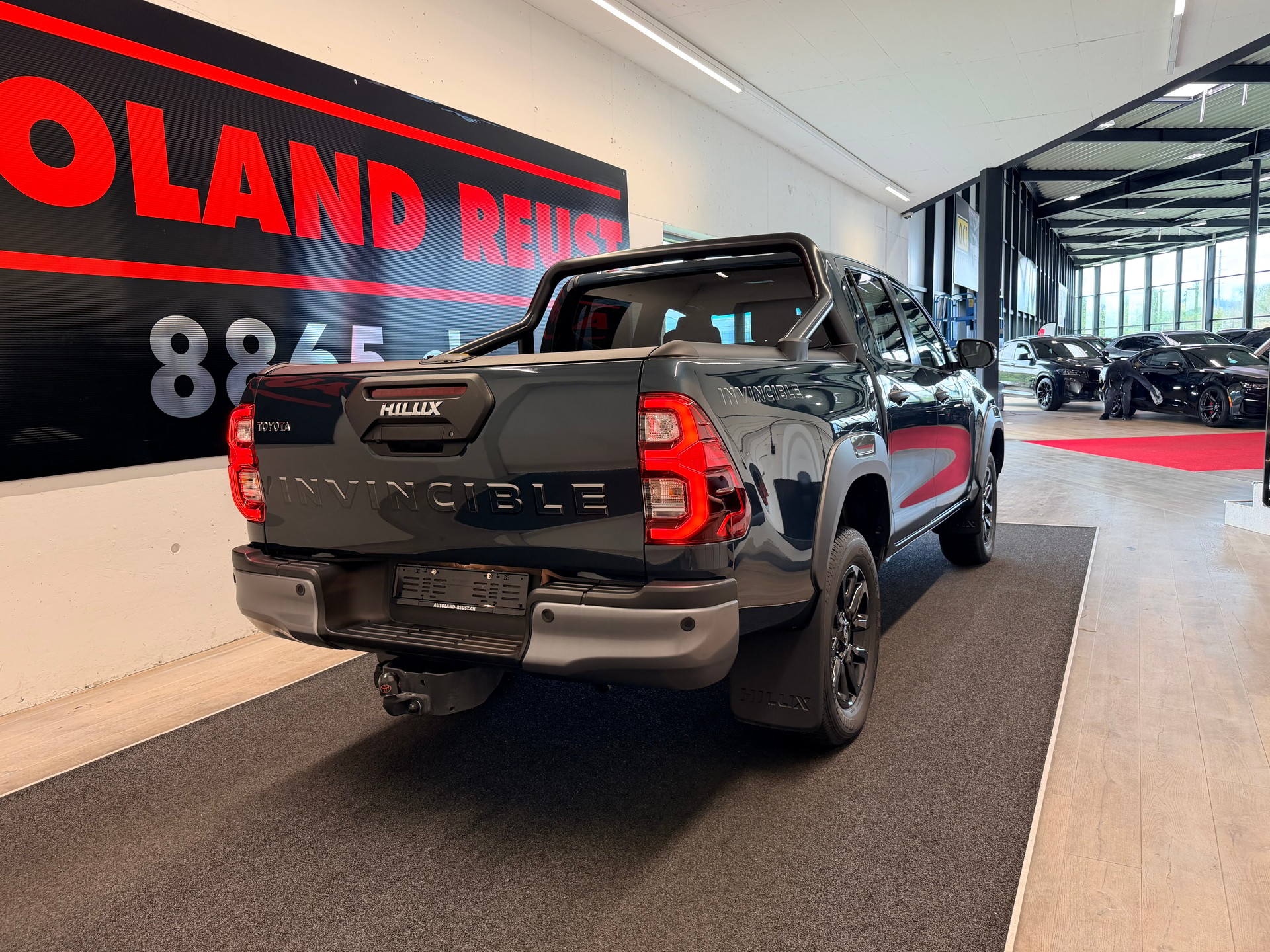 TOYOTA Hilux 2.8d MHEV Invincible Double Cab 4x4-image-6