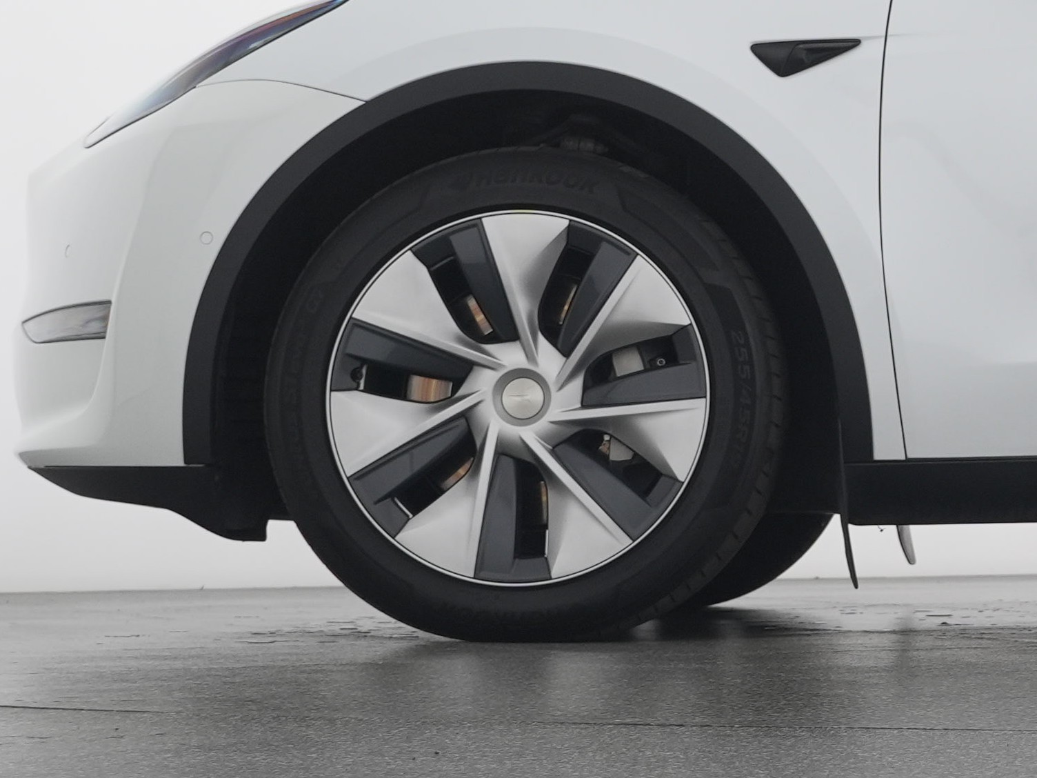 TESLA Model Y Long Range-image-2