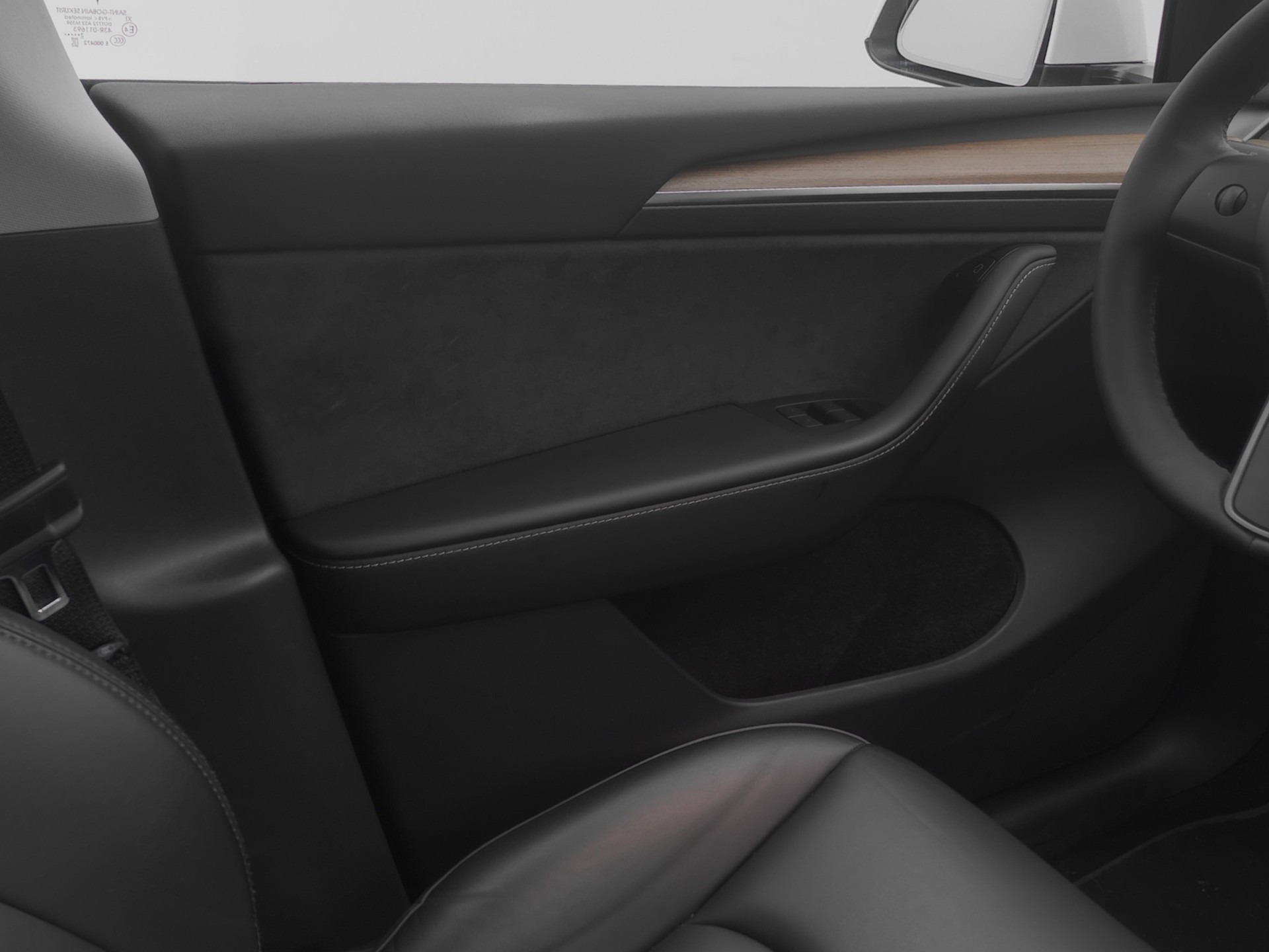 TESLA Model Y Long Range-image-8