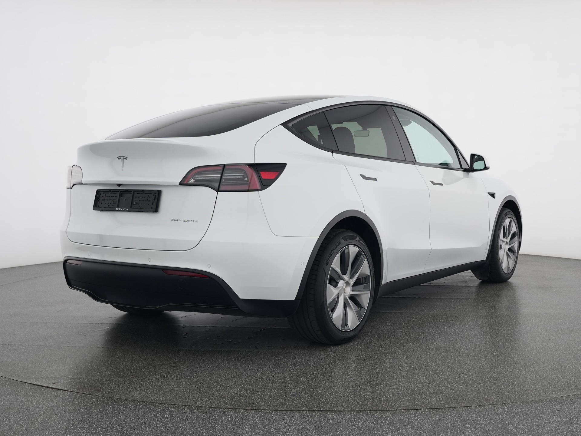 TESLA Model Y Long Range-image-4