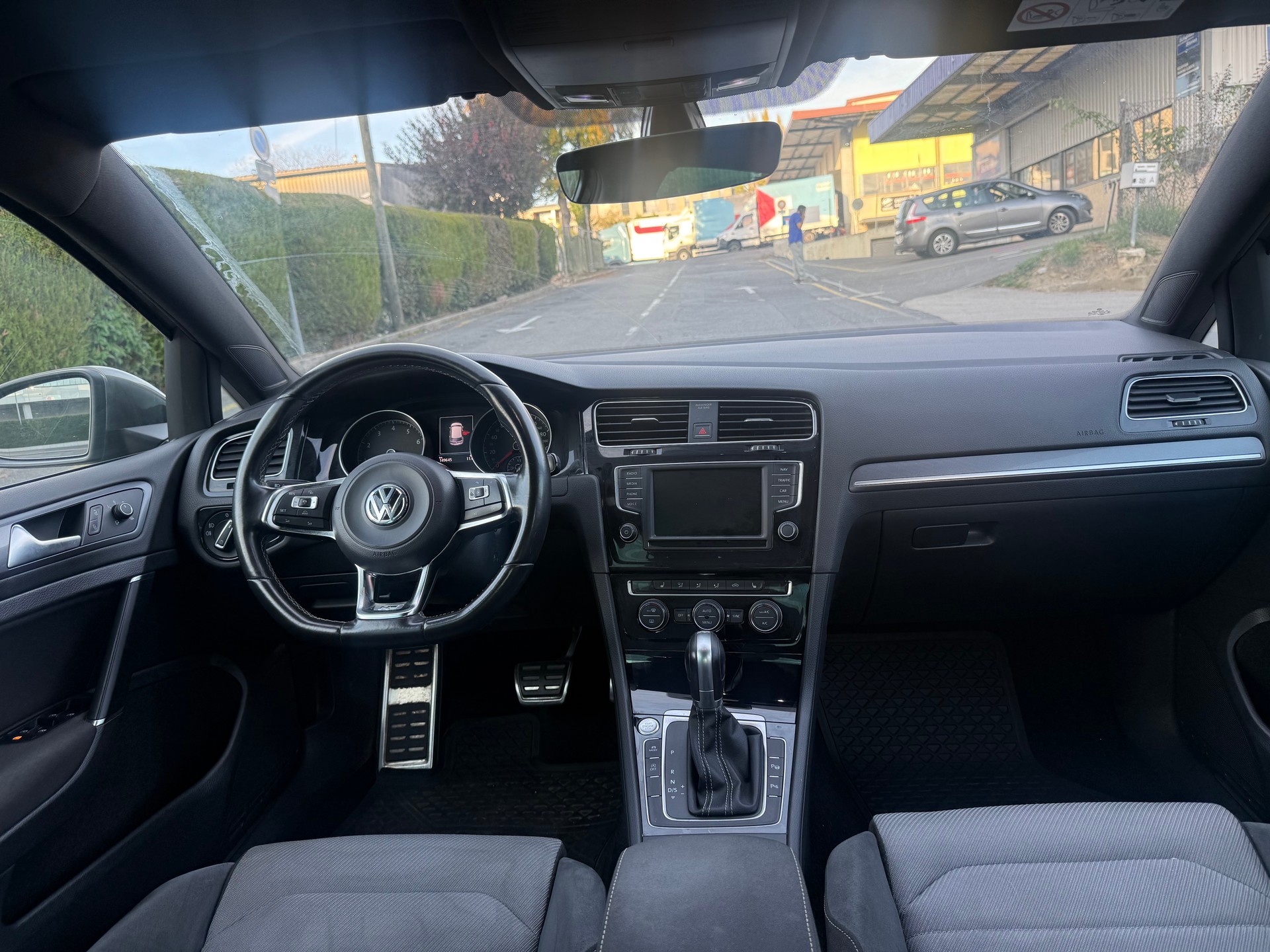 VW Golf 1.4 TSI Allstar R-Line DSG-image-9