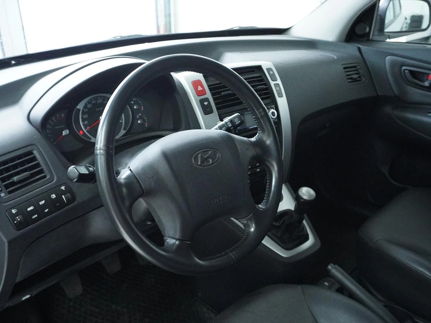 HYUNDAI Tucson 2.0 Premium 4WD-image-2