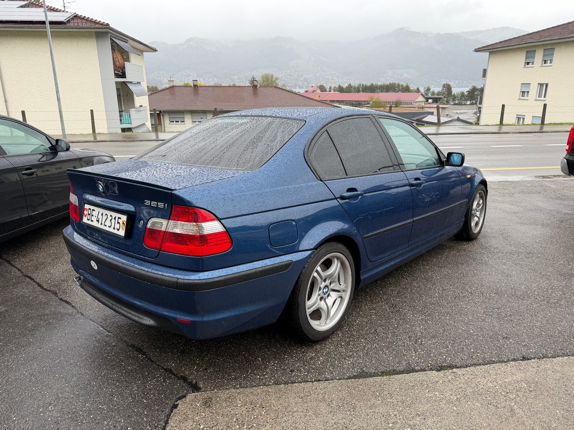 BMW 325i-image-2