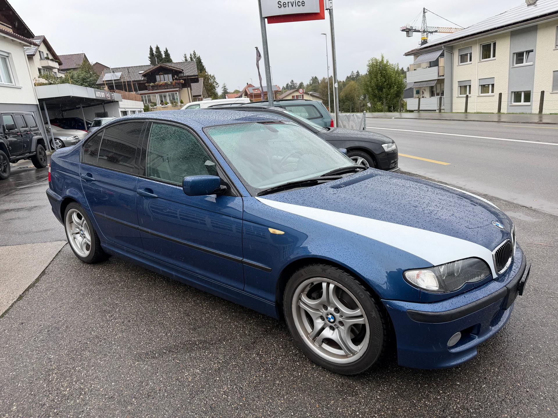 BMW 325i-image-1