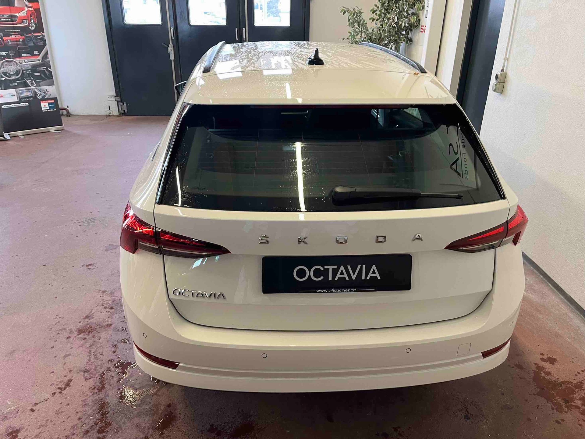 SKODA Octavia Combi 2.0 TDI DSG Ambition-showroom-element-3