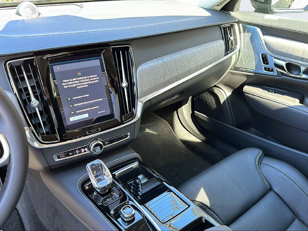 VOLVO S90 2.0 T8 TE Ultimate Dark eAWD-image-12